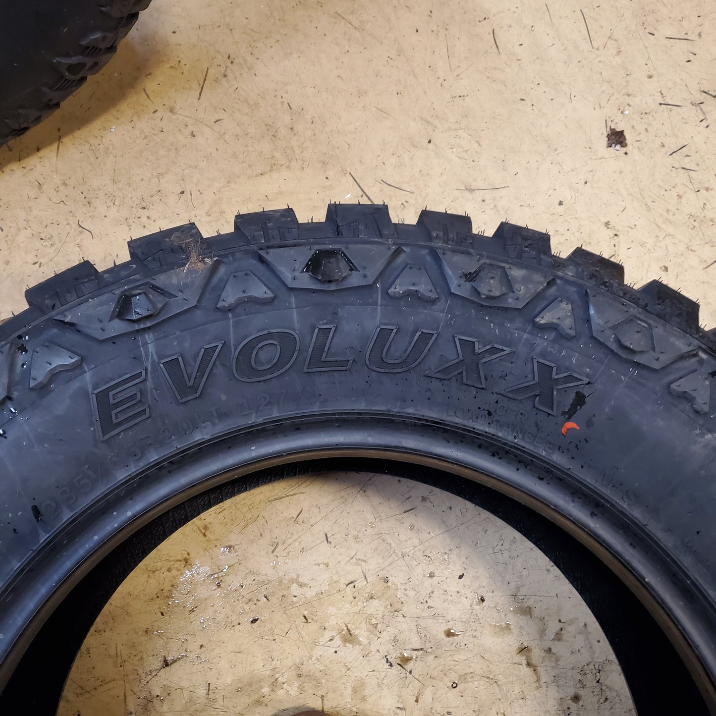 EVOLUXX ROTATOR M/T BSW LT 285 65 20 127/124Q 10 PLY MUD TIRE 221019796