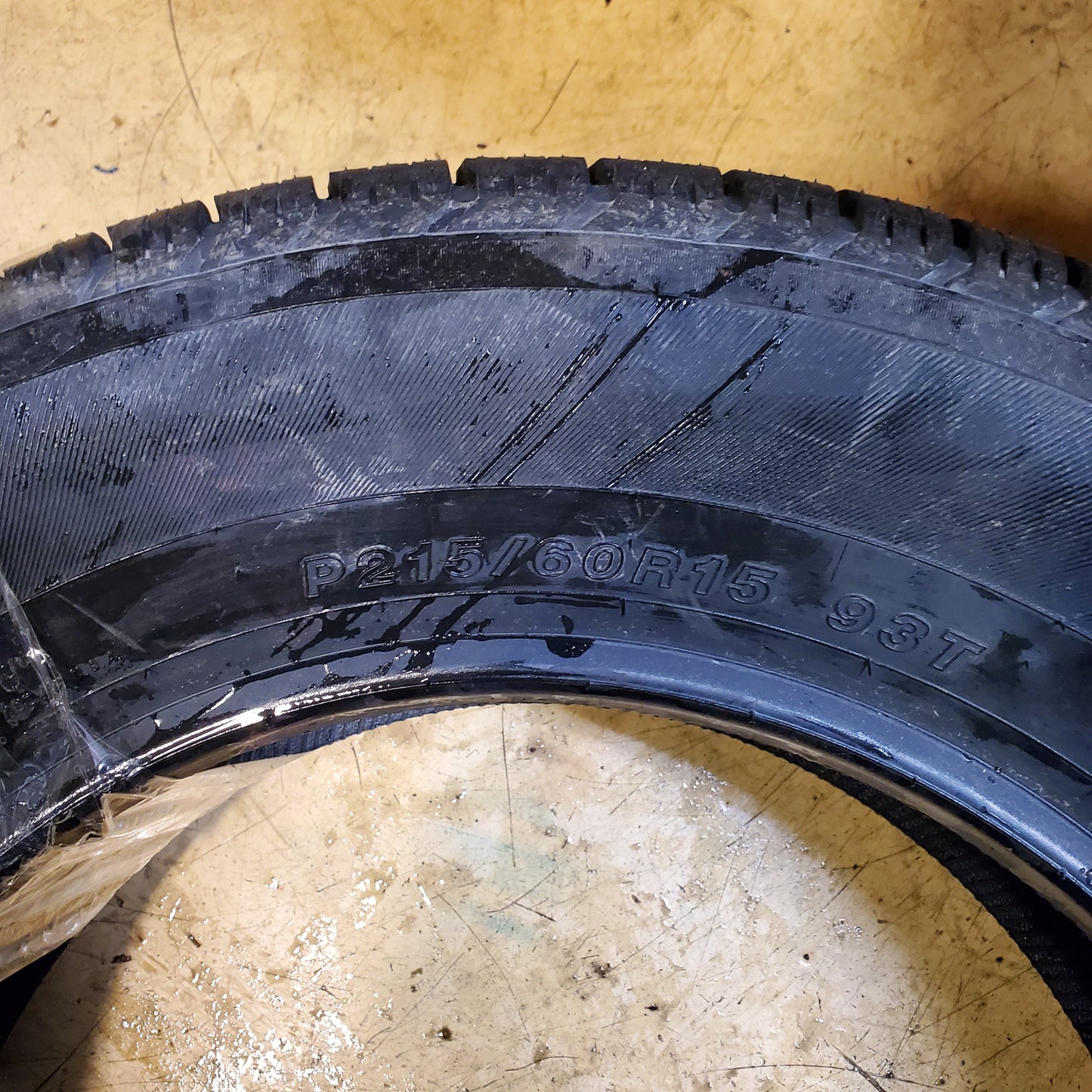 YOKOHAMA AVID TOURING-S BSW P 215 60 15 93T ALL SEASON TIRE 110131811