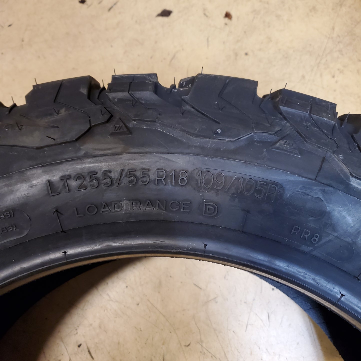 BFGOODRICH ALL TERRAIN T/A KO2 BSW LT 255 55 18 109/105R 8PLY TIRE 04785