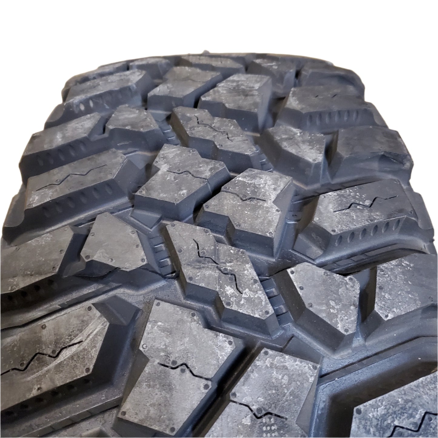 COOPER DISCOVERER STT PRO BSW LT 37 12.50 17 124Q 8PLY MUD TIRE 170129006