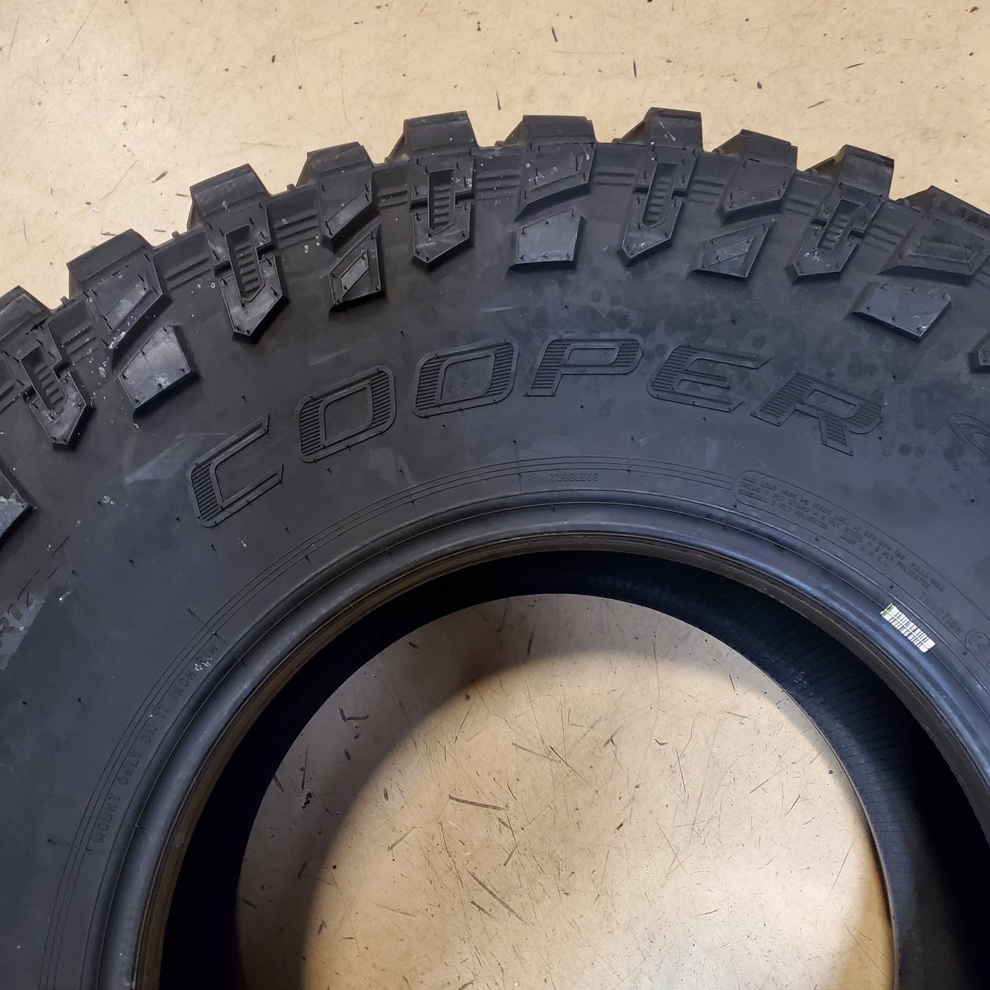 COOPER DISCOVERER STT PRO BSW LT 37 12.50 17 124Q 8PLY MUD TIRE 170129006