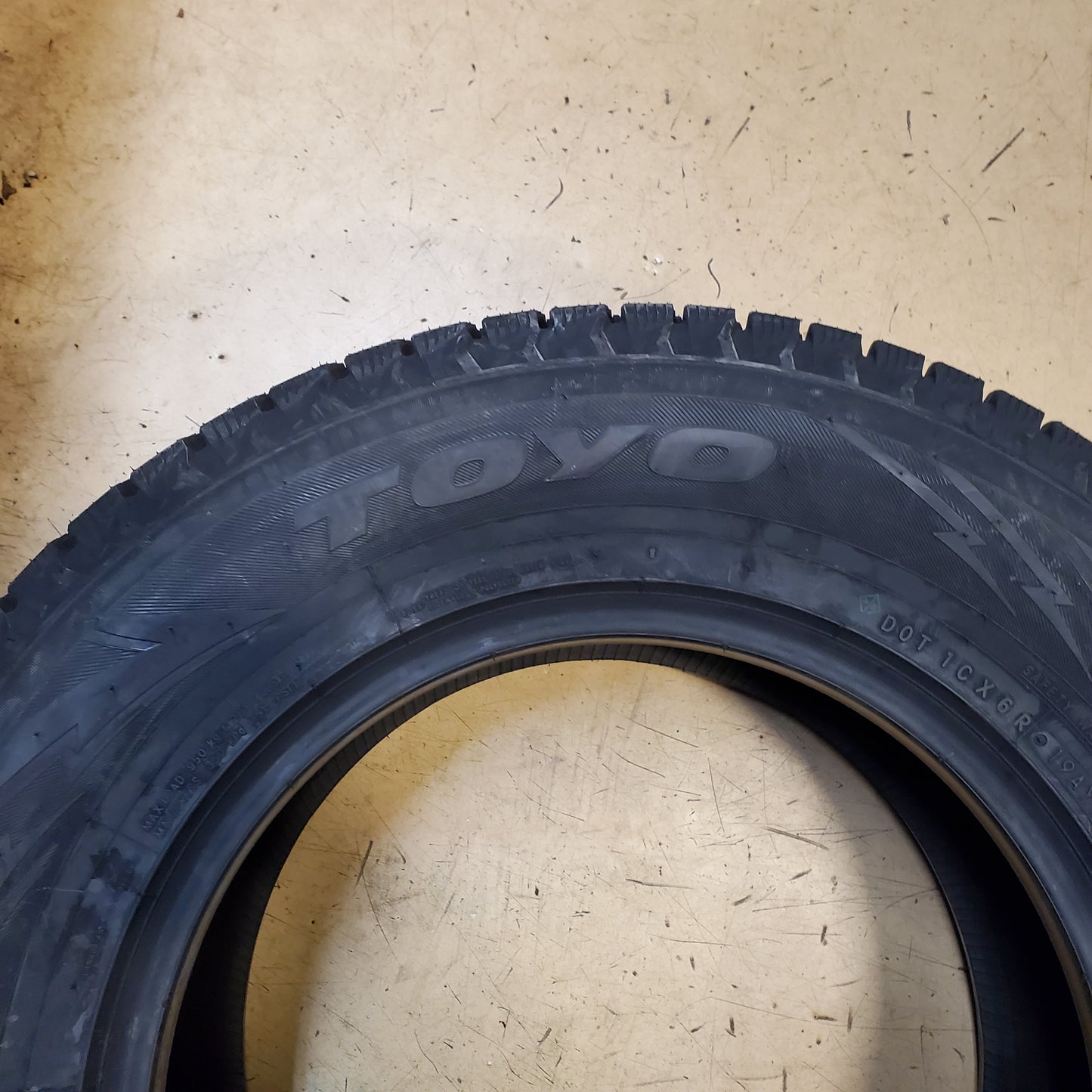 TOYO OBSERVE GSI-6 LS BSW P 235 70 16 106H WINTER TIRE 174540