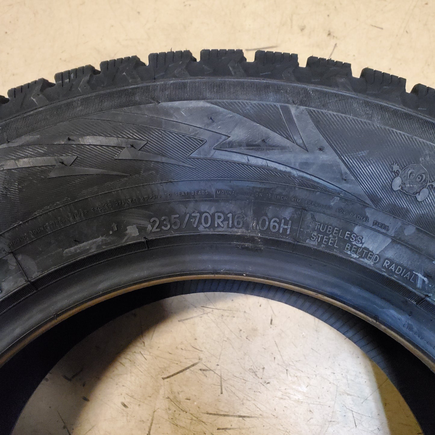 TOYO OBSERVE GSI-6 LS BSW P 235 70 16 106H WINTER TIRE 174540