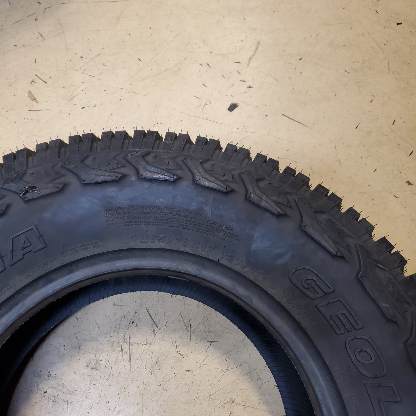 YOKOHAMA GEOLANDAR X-AT LT 285 70 17 121/118Q 10 PLY ALL TERRAIN TIRE 110116007