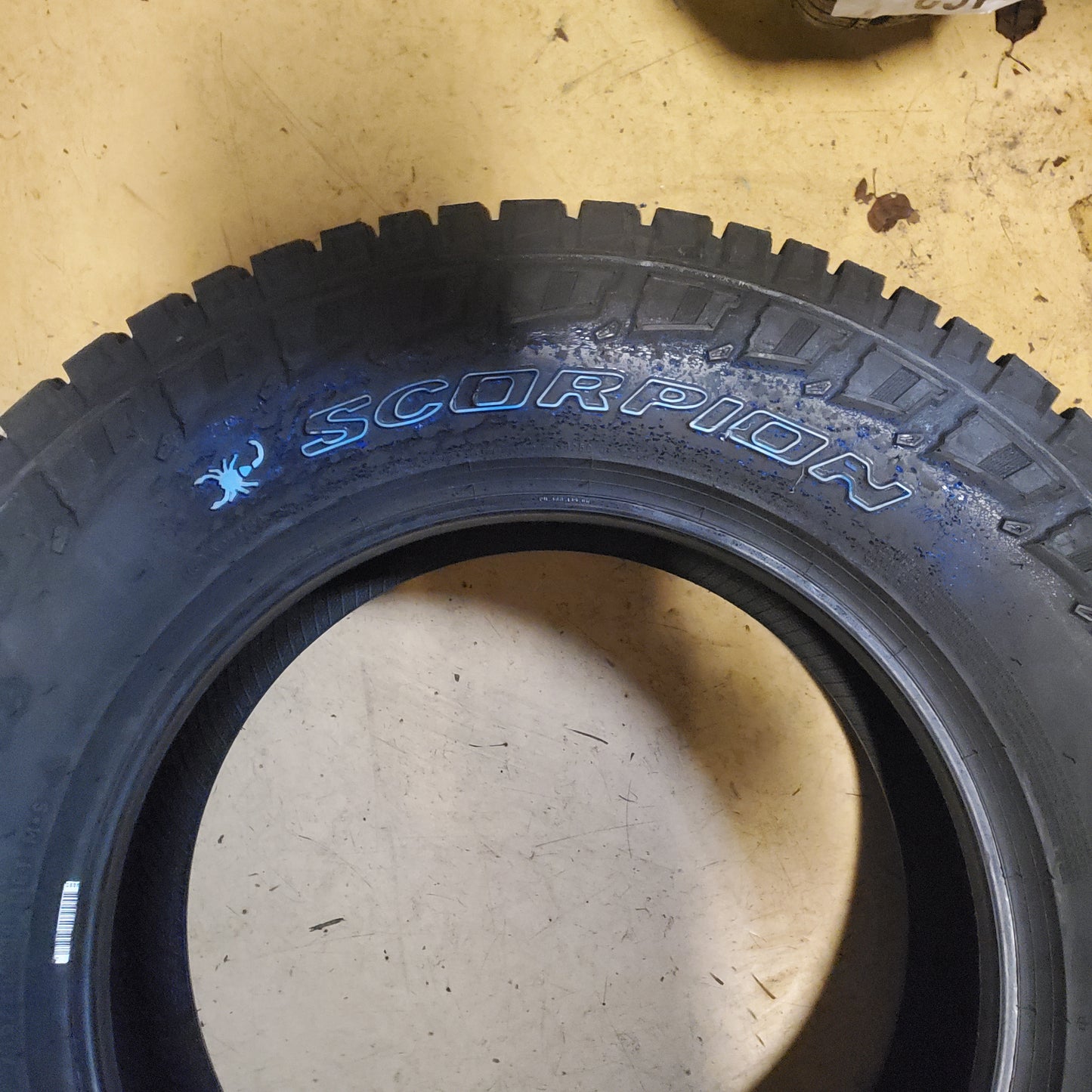4 PIRELLI SCORPION ALL TERRAIN PLUS OWL P 275 65 18 116T TIRE 2722700