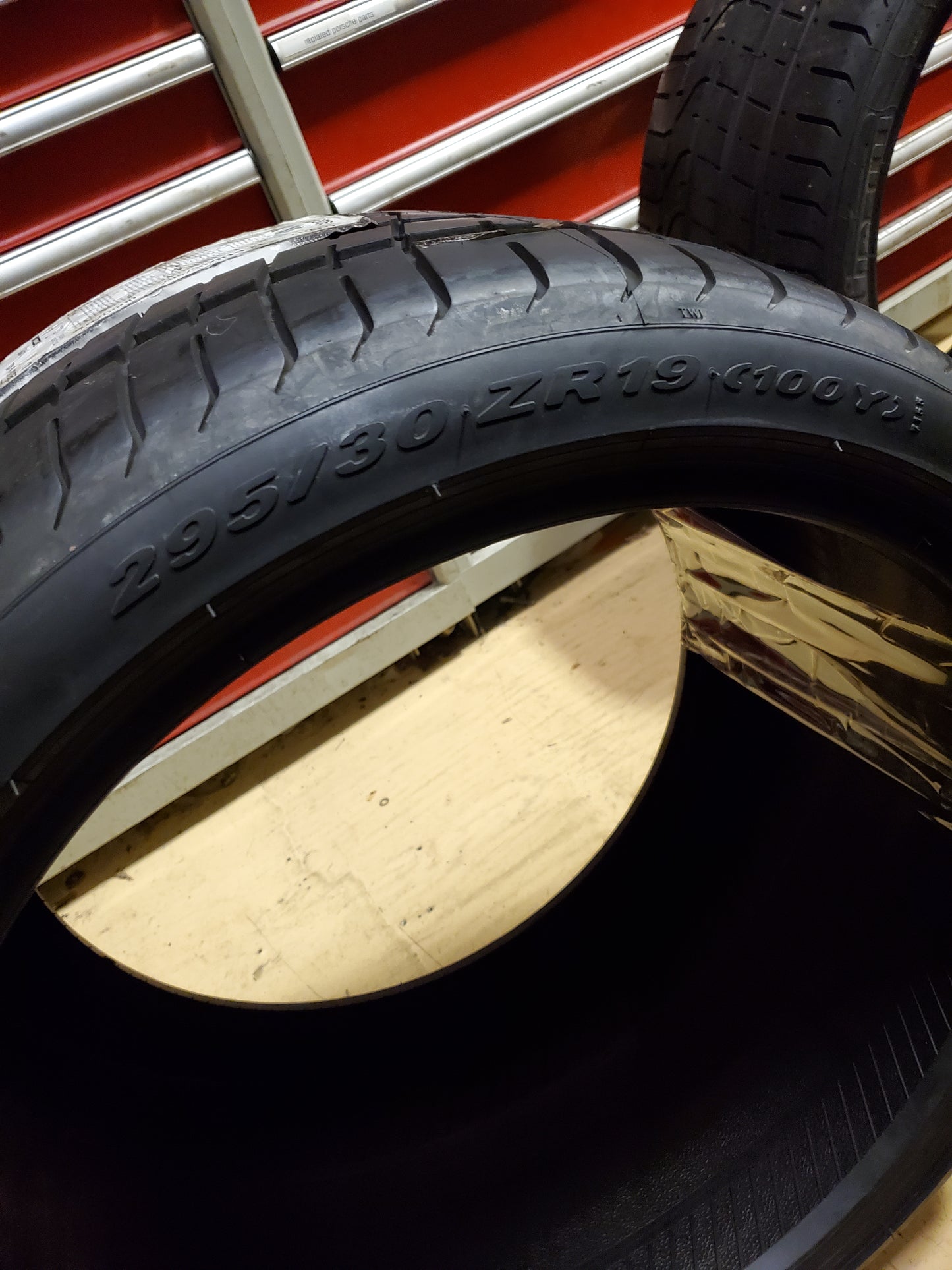 NOS PIRELLI P ZERO (L) LAMBORGHINI P 295 30 19 100Y XL SUMMER TIRE 1920800
