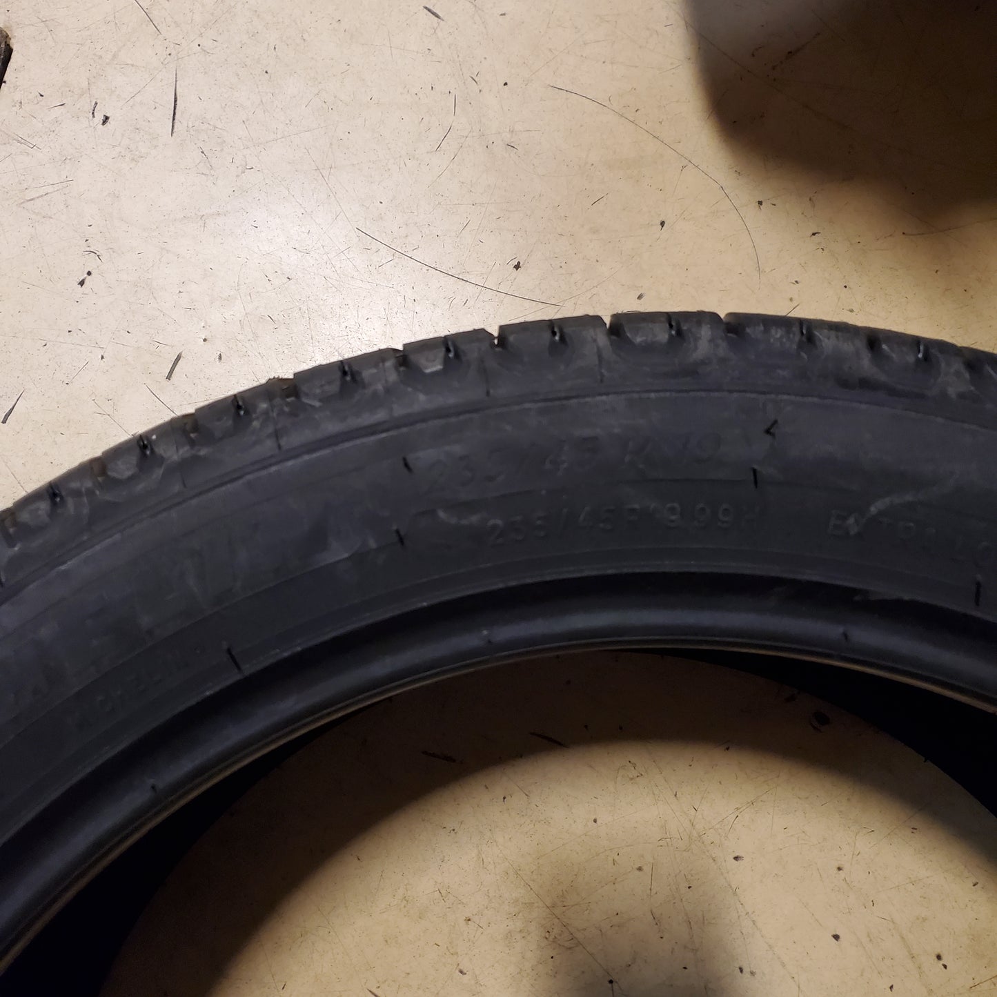 2 MICHELIN DEFENDER 2 BSW P 235 45 19 99H XL ALL SEASON TIRE 34256