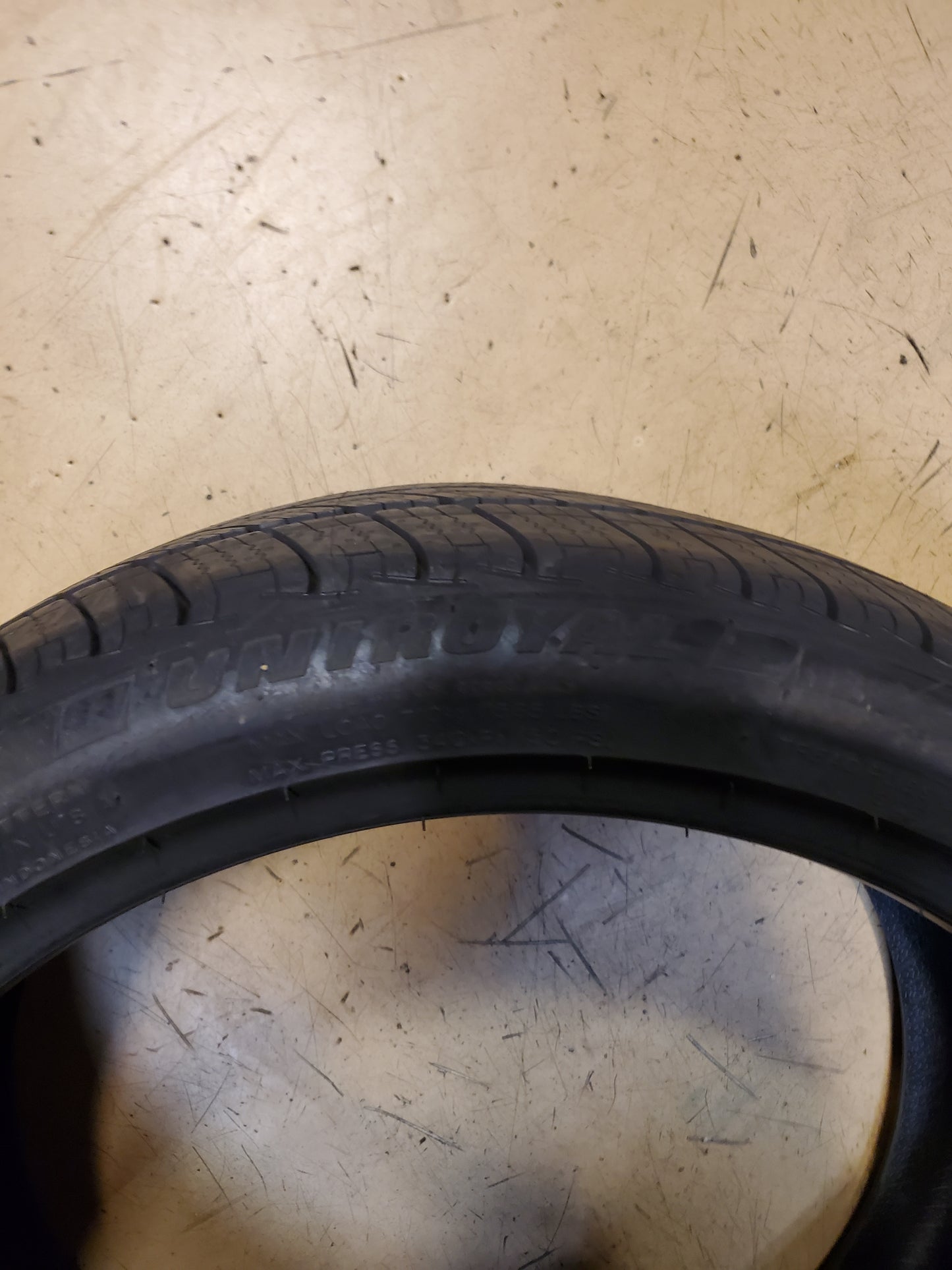 UNIROYAL TIGER PAW TOURING A/S BSW P 235 40 19 96V XL ALL SEASON TIRE 75093