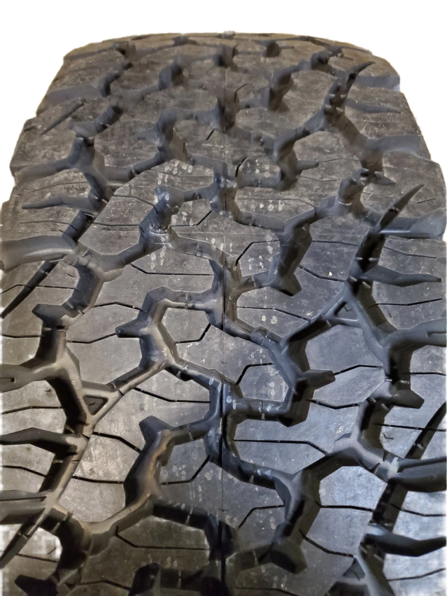 BFGOODRICH ALL-TERRAIN T/A KO2 RWL LT 285 60 18 118/115S TIRE 99506