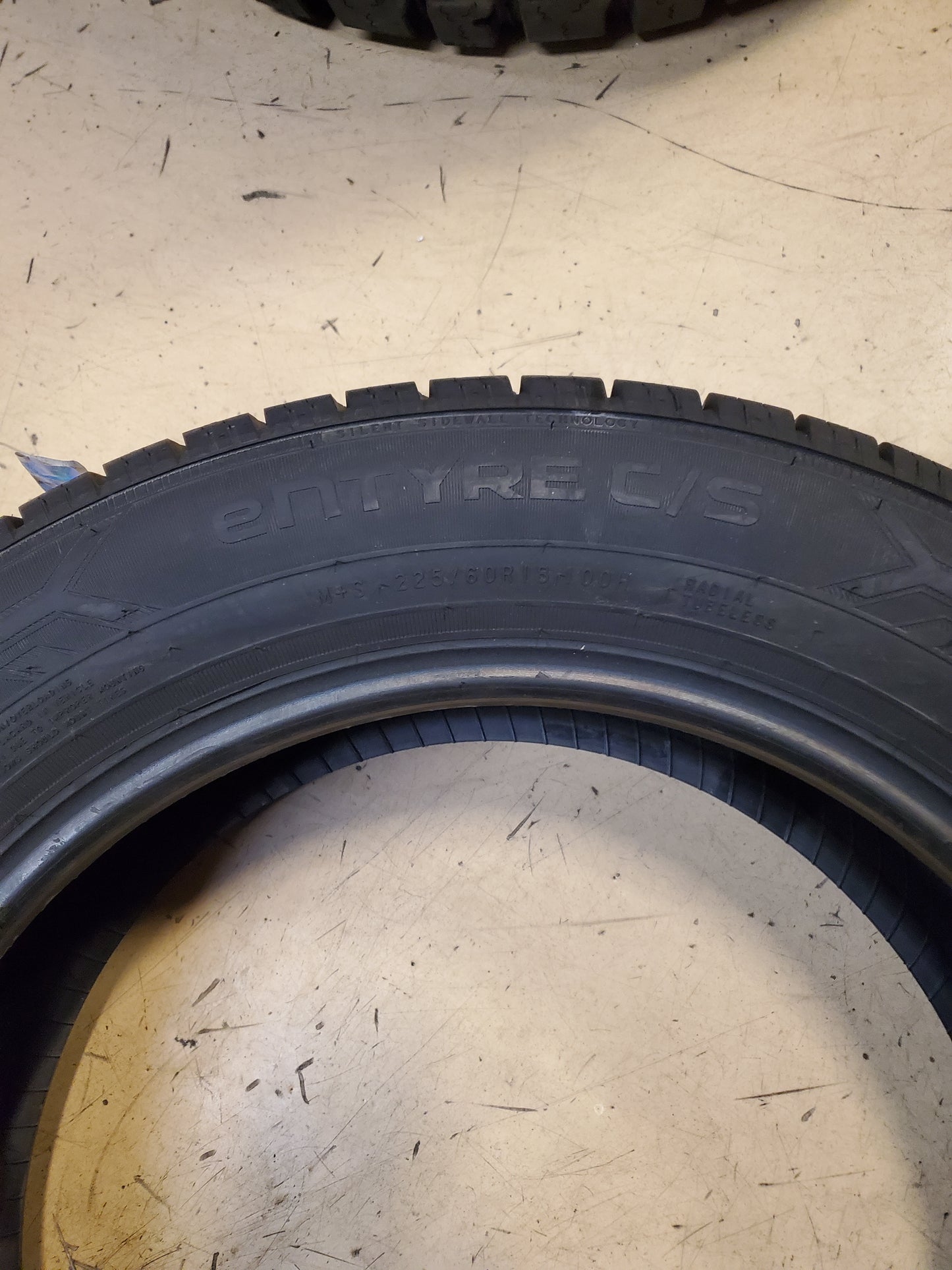 NOS NOKIAN ENTYRE C/S BSW P 225 60 18 100H ALL SEASON TIRE T430396
