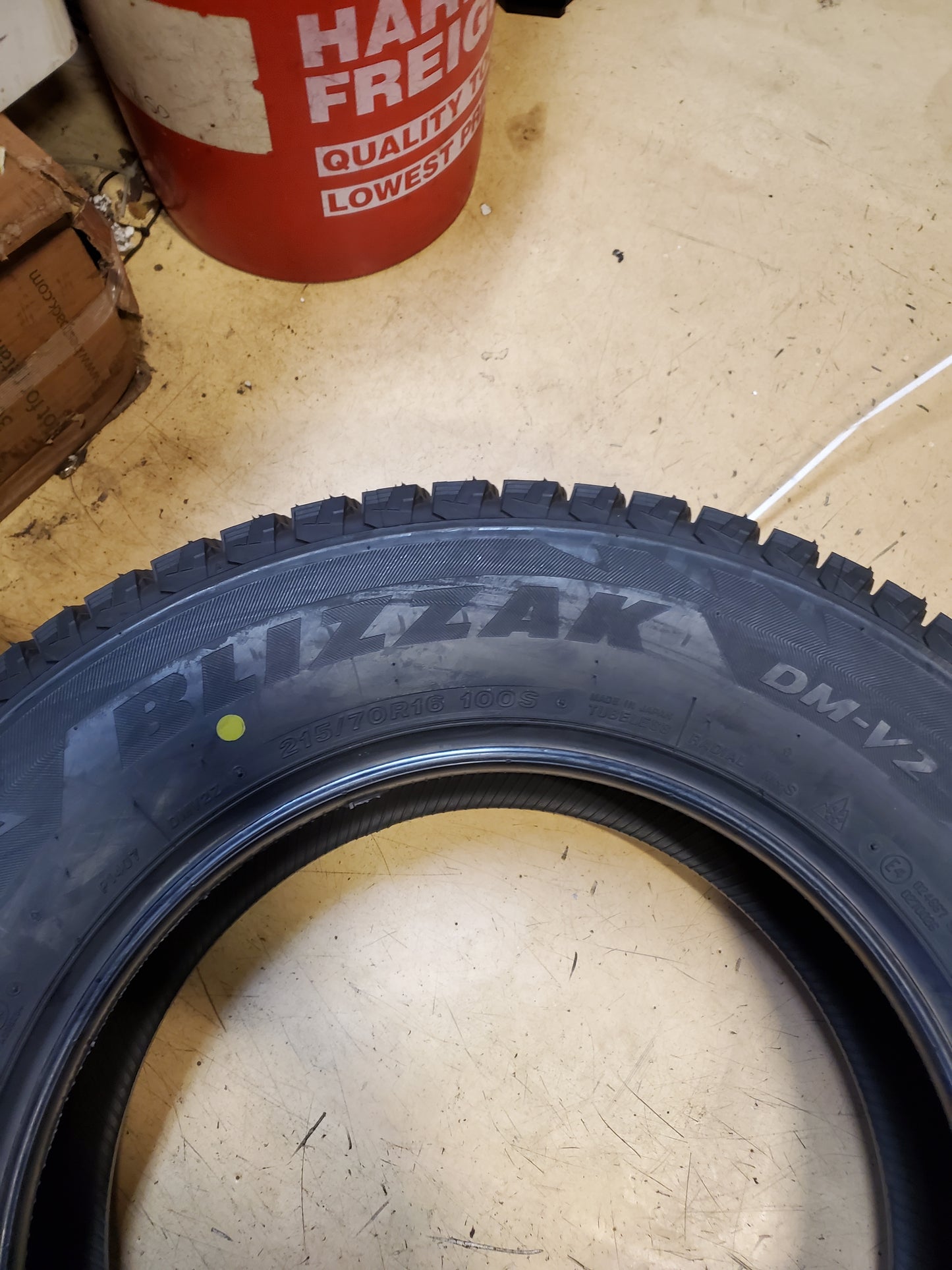 BRIDGESTONE BLIZZAK DM-V2 BSW P 215 70 16 100S WINTER TIRE 015828