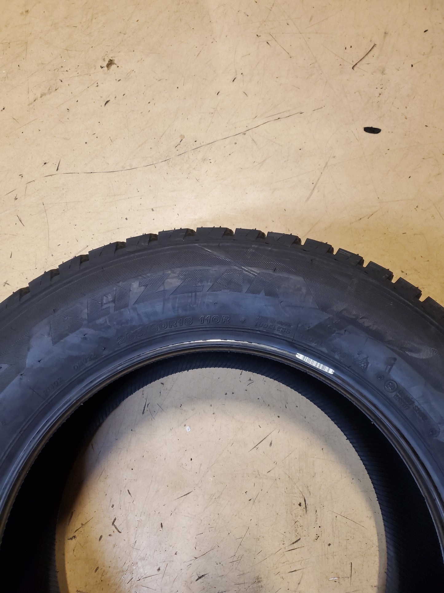 BRIDGESTONE BLIZZAK DM-V2 BSW P 265/60R18 110R WINTER TIRE 016049
