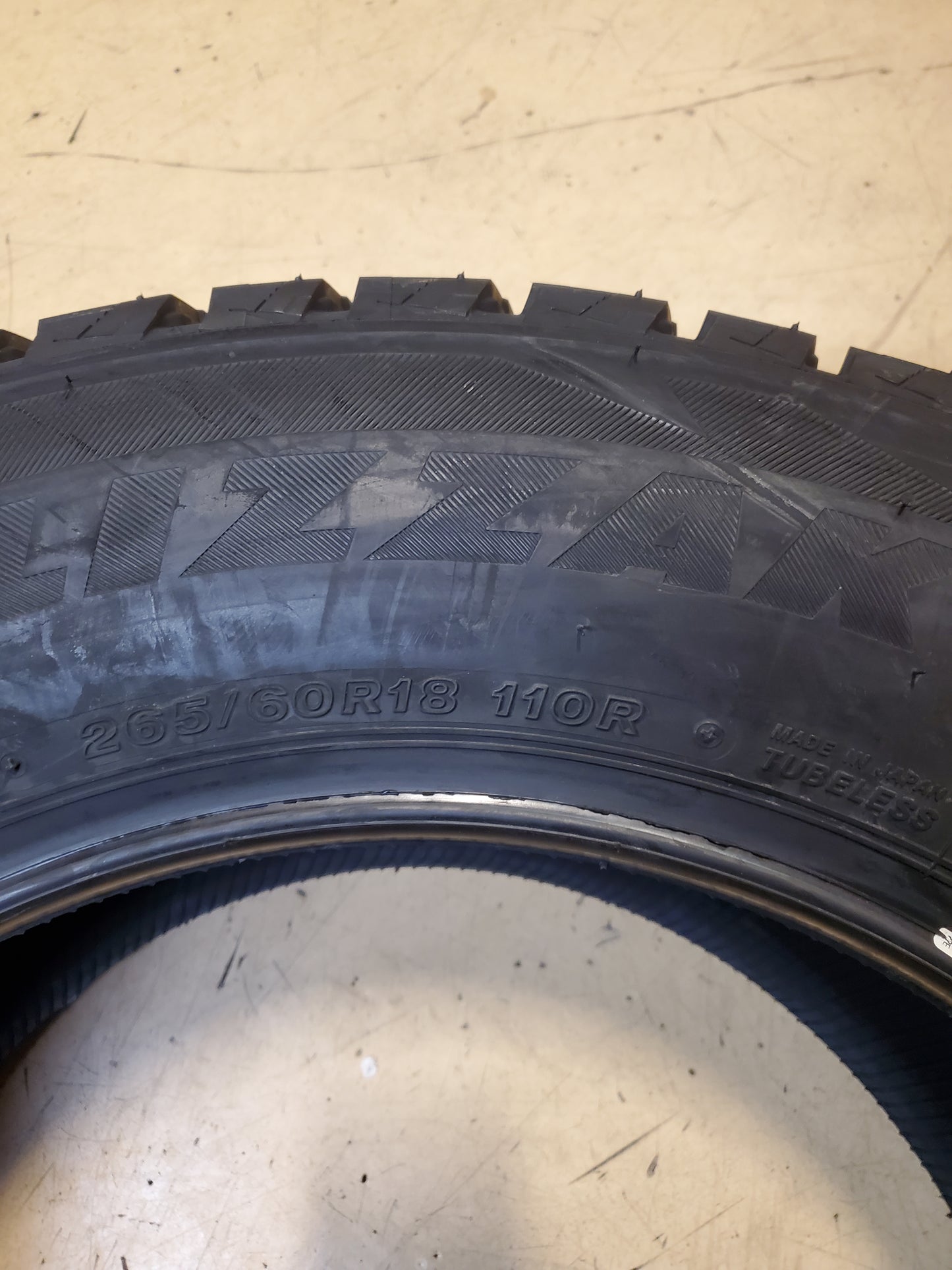 BRIDGESTONE BLIZZAK DM-V2 BSW P 265/60R18 110R WINTER TIRE 016049