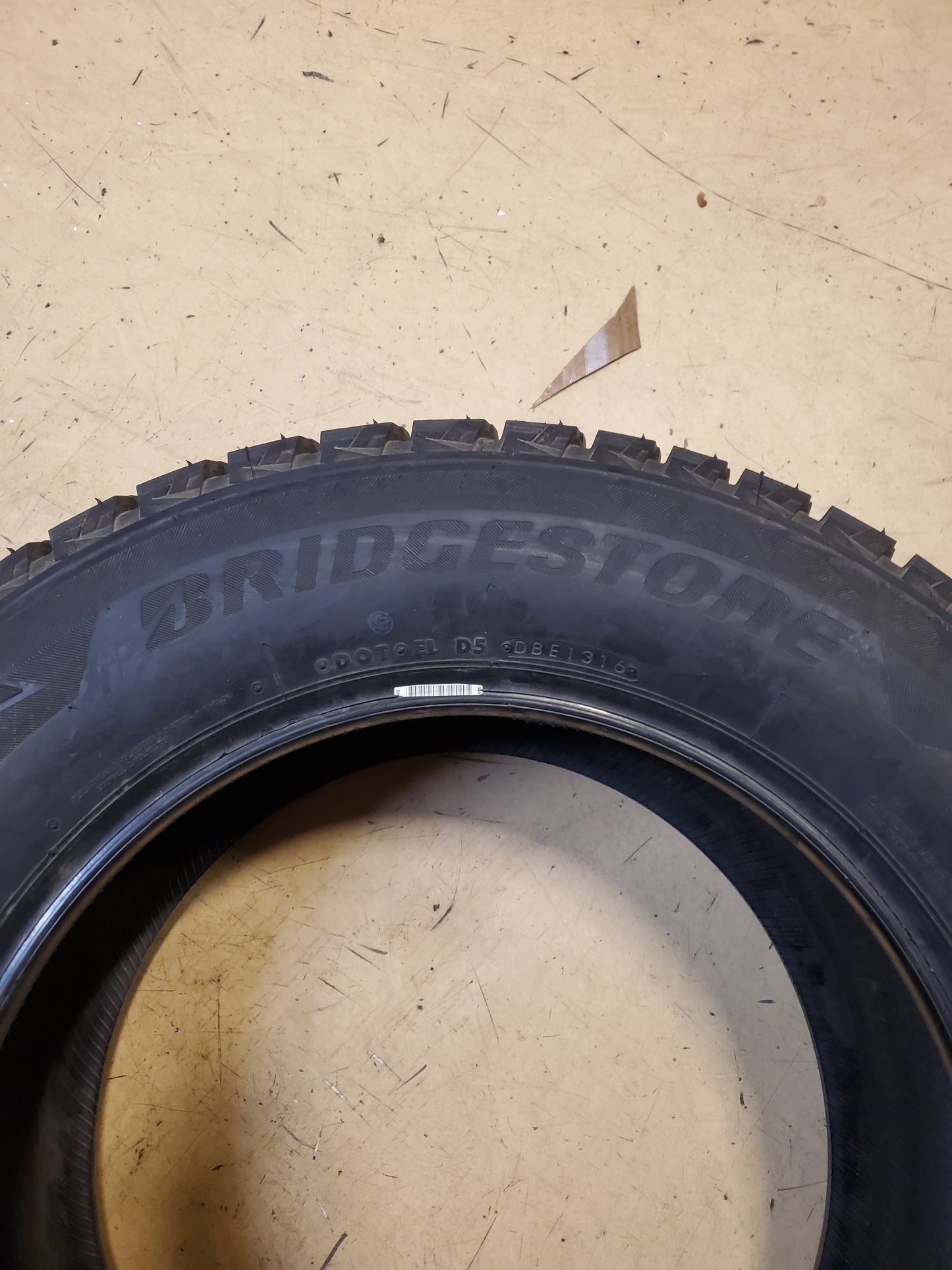 NOS BRIDGESTONE BLIZZAK DM-V2 BSW P 275 60 18 113R WINTER TIRE 016304