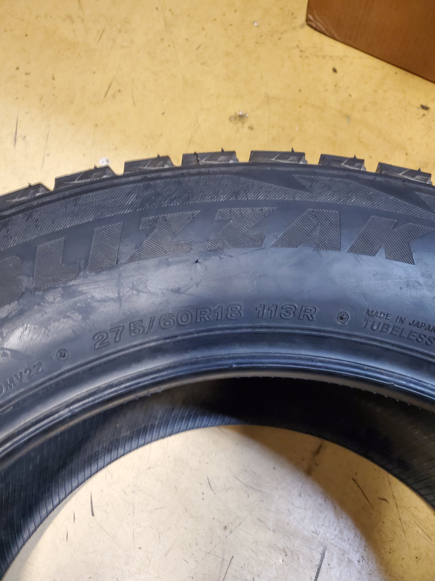 NOS BRIDGESTONE BLIZZAK DM-V2 BSW P 275 60 18 113R WINTER TIRE 016304