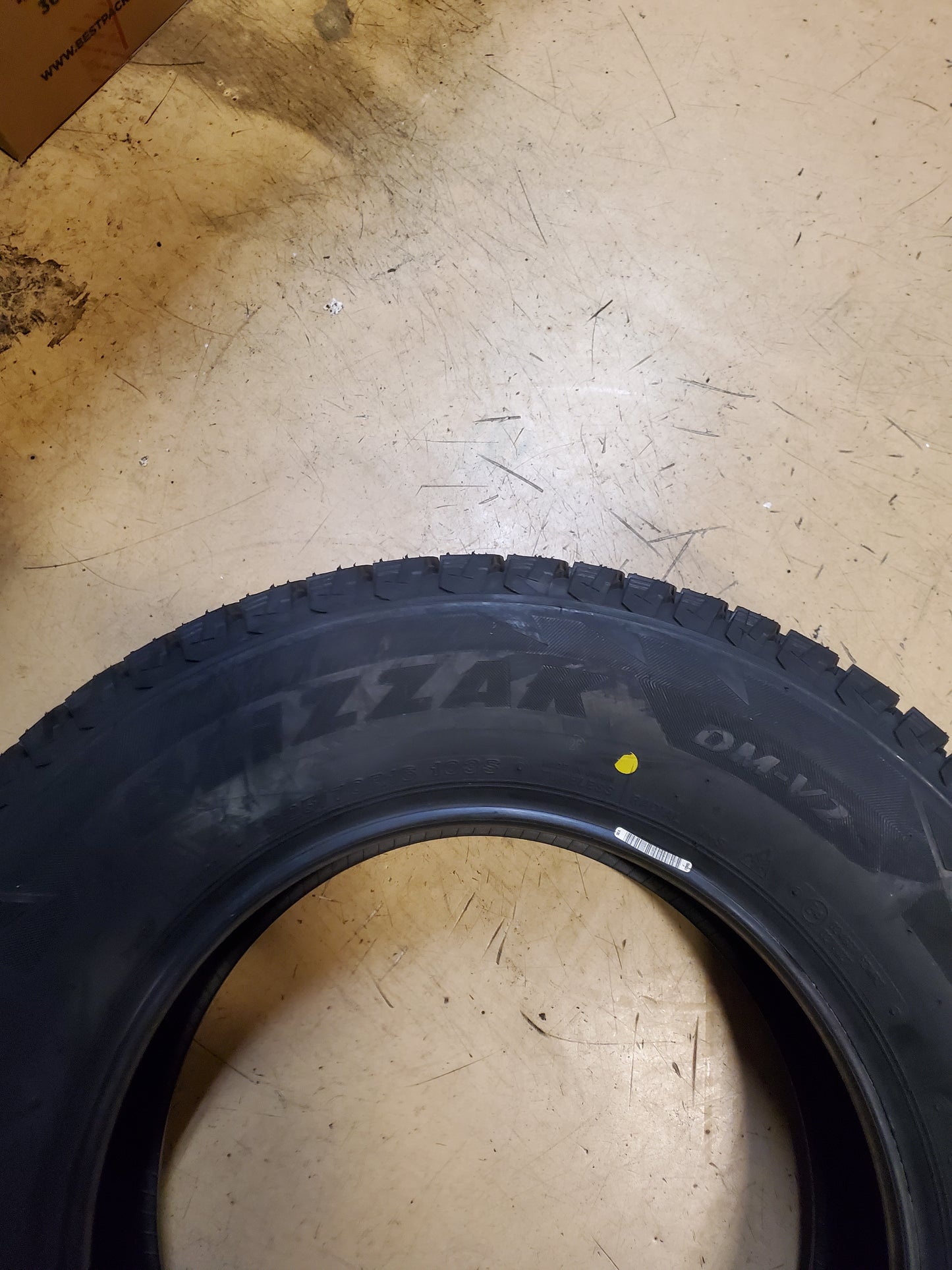 BRIDGESTONE BLIZZAK DM-V2 BSW P 225 70 16 103S WINTER TIRE 015760