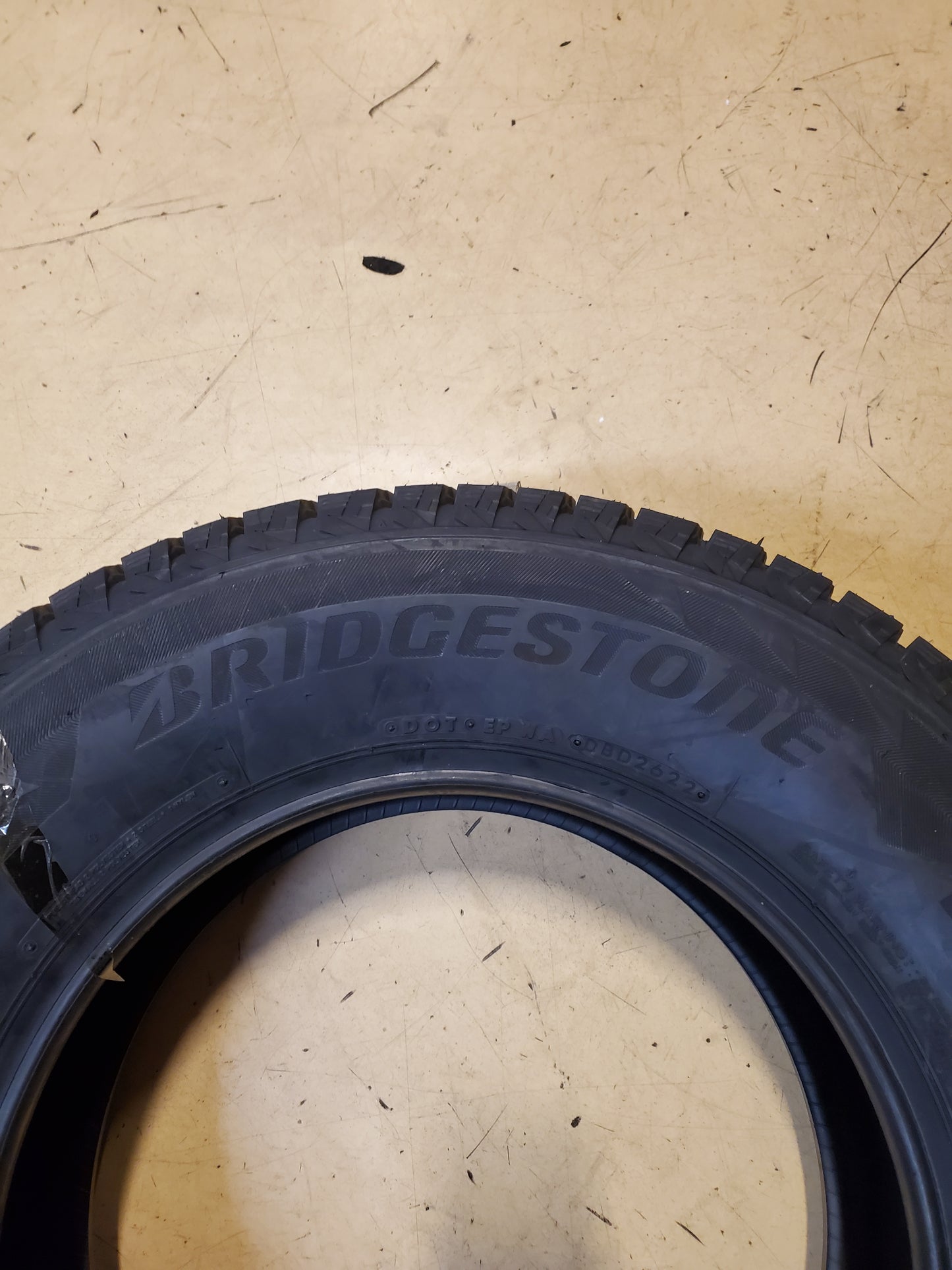 BRIDGESTONE BLIZZAK DM-V2 BSW P 225 70 16 103S WINTER TIRE 015760