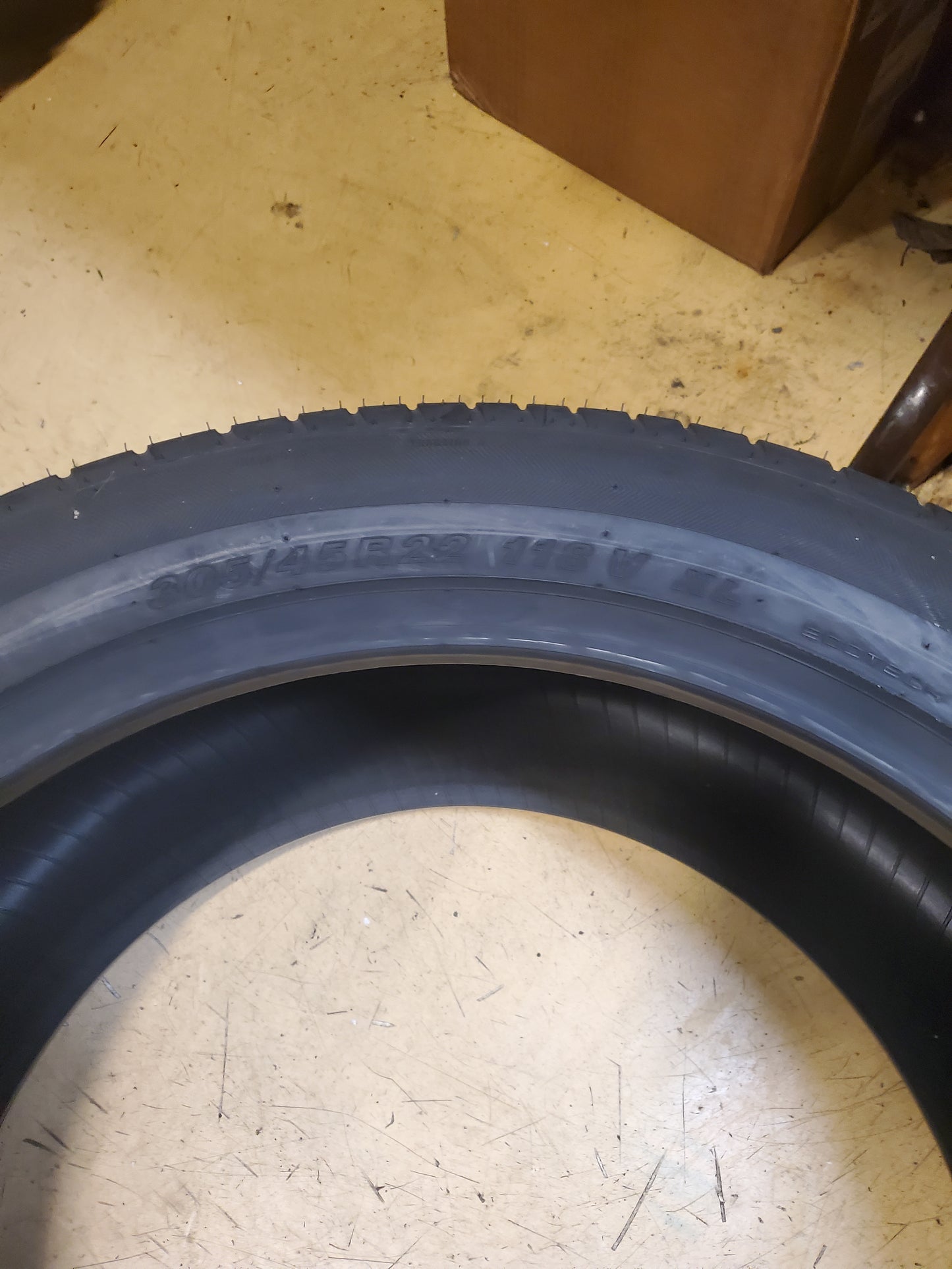 ACHILLES DESERT HAWK UHP BSW P 305 45 22 118V XL TIRE MAG304522