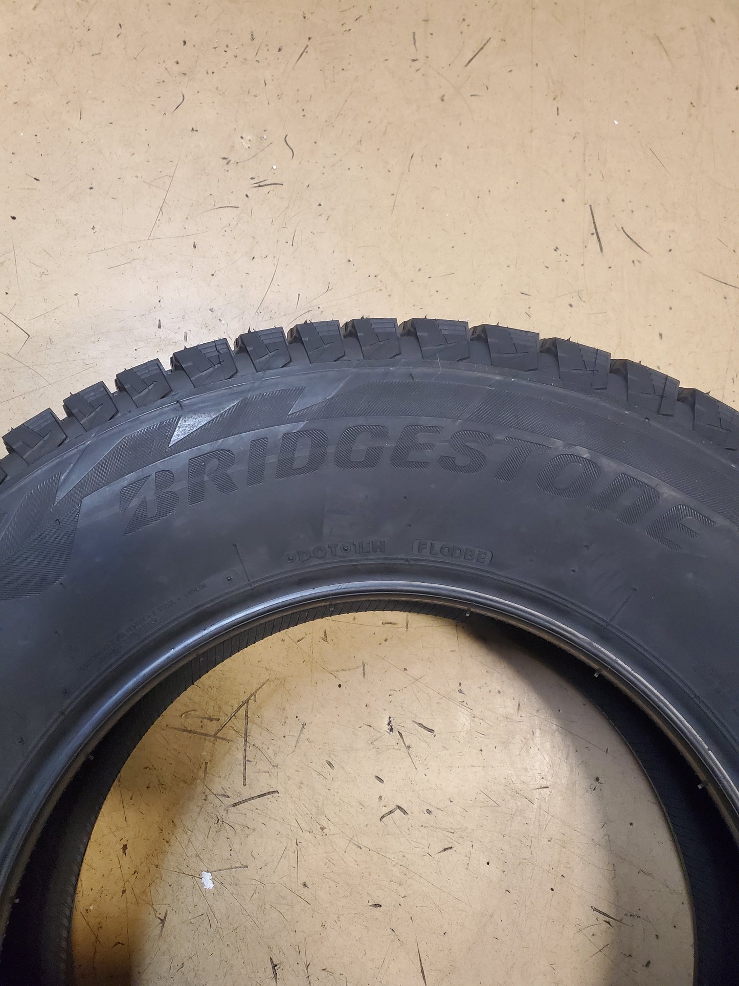 BRIDGESTONE BLIZZAK DM-V2 BSW P 255 70 17 112S WINTER TIRE 016406