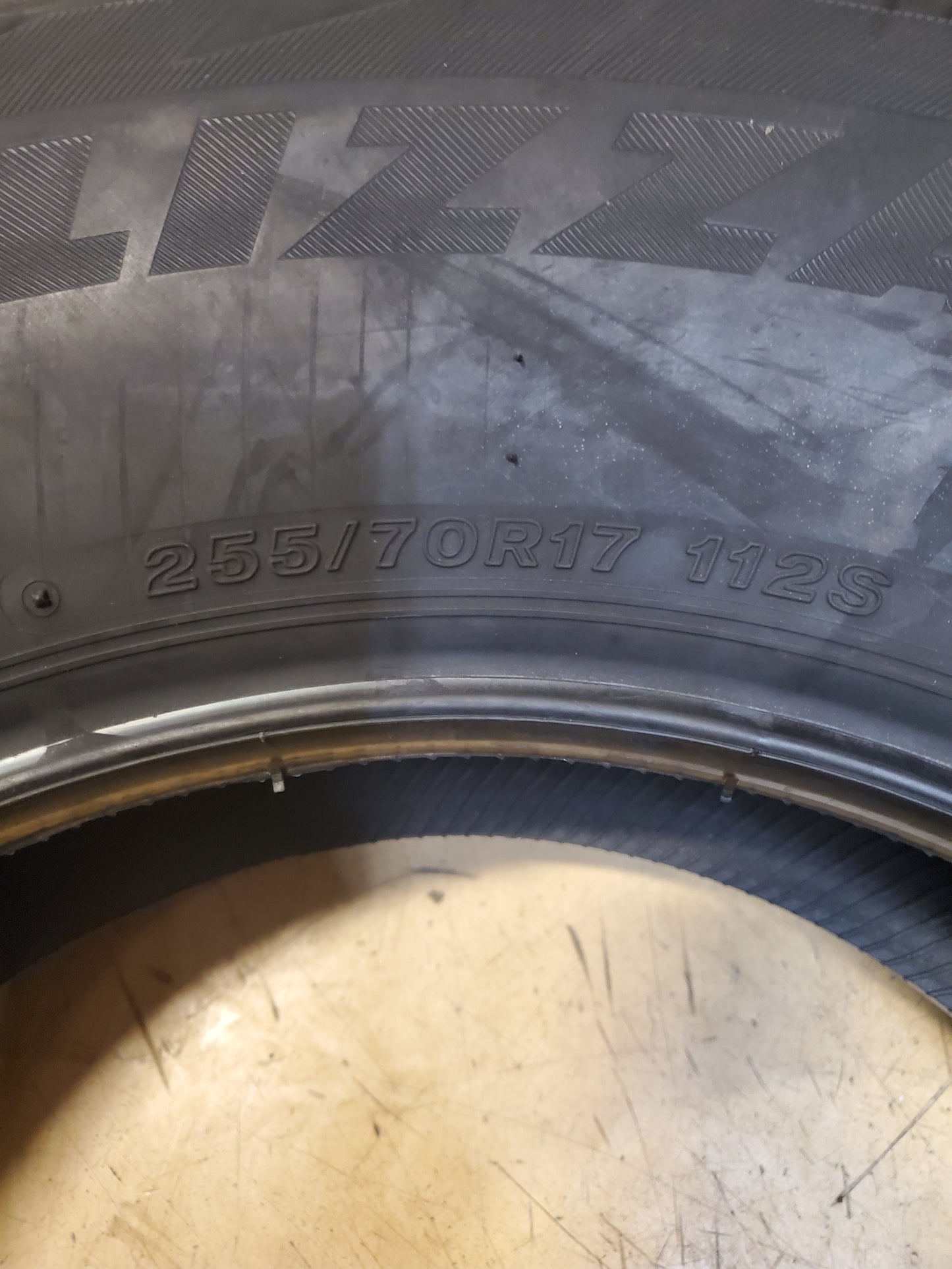 BRIDGESTONE BLIZZAK DM-V2 BSW P 255 70 17 112S WINTER TIRE 016406