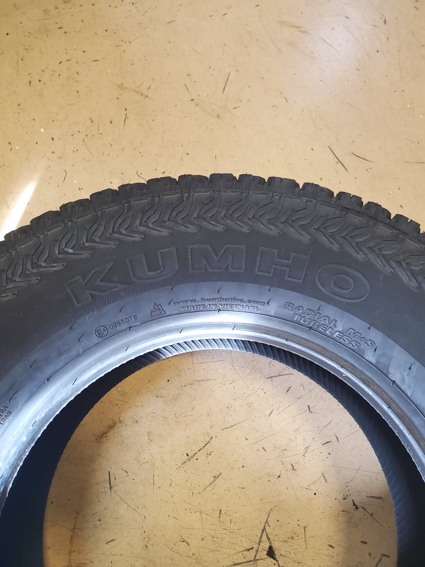 KUMHO ROAD VENTURE AT51 BSW P 245 70 16 111T XL ALL TERRAIN TIRE 2208343