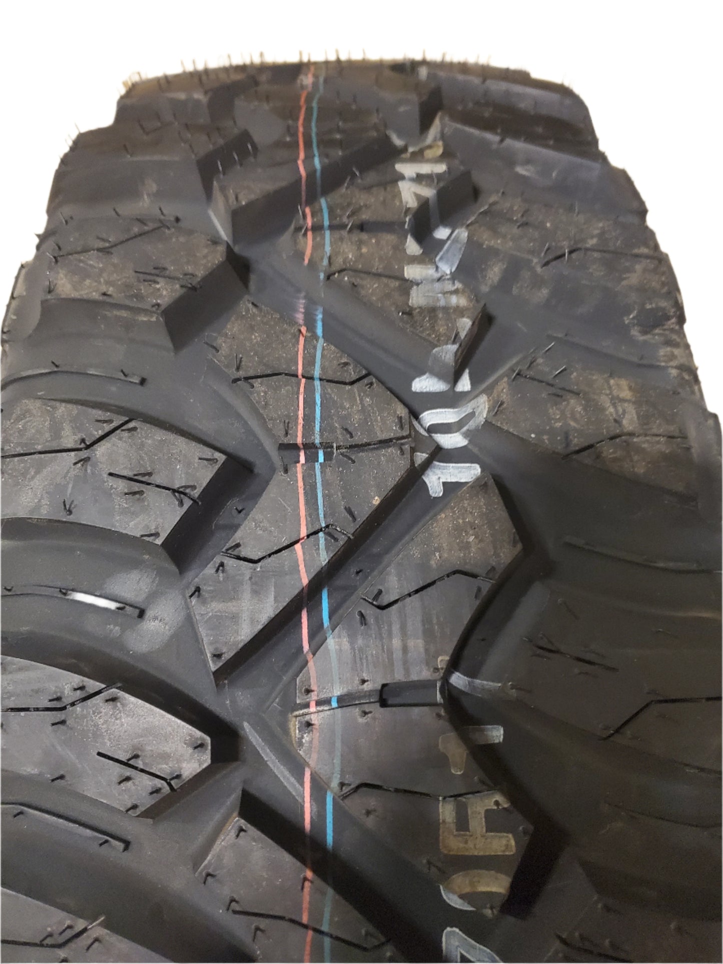 KUMHO ROAD VENTURE MT71 BSW LT 265 70 17 121/118Q 10PLY MUD TIRE 2262613