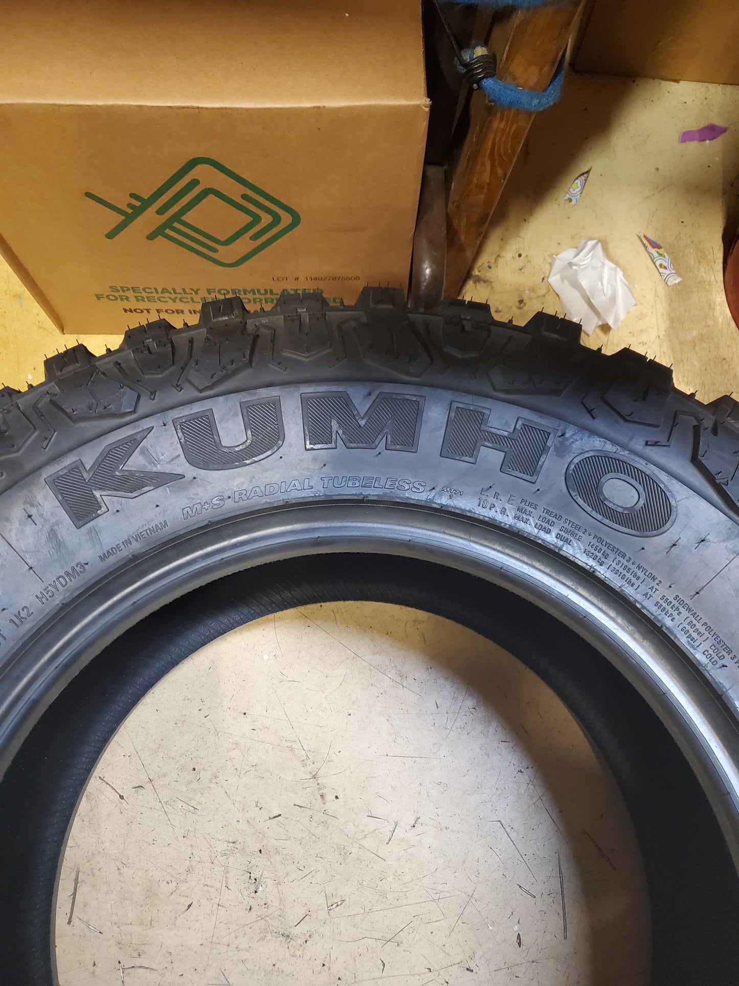KUMHO ROAD VENTURE MT71 BSW LT 265 70 17 121/118Q 10PLY MUD TIRE 2262613