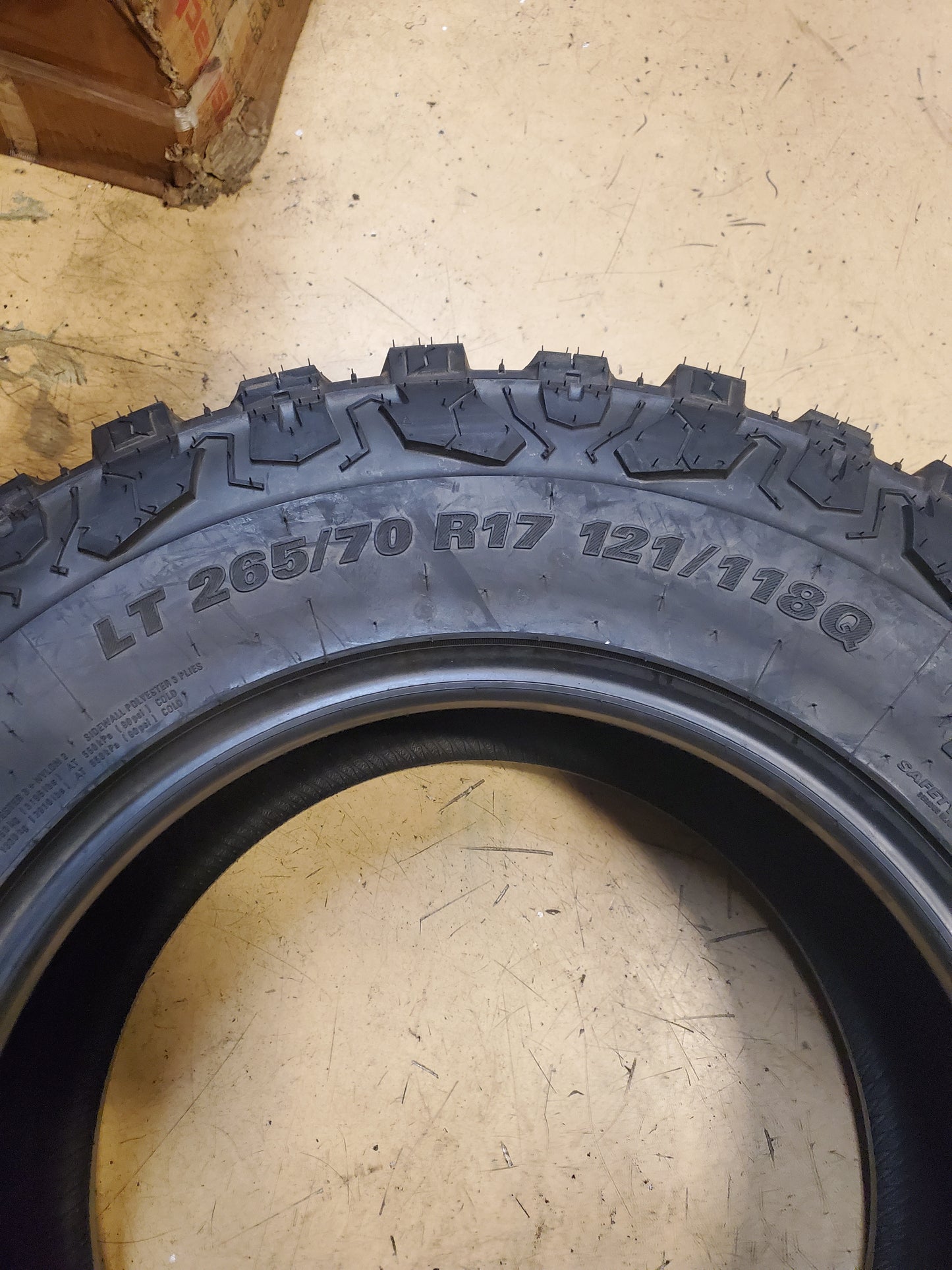 KUMHO ROAD VENTURE MT71 BSW LT 265 70 17 121/118Q 10PLY MUD TIRE 2262613