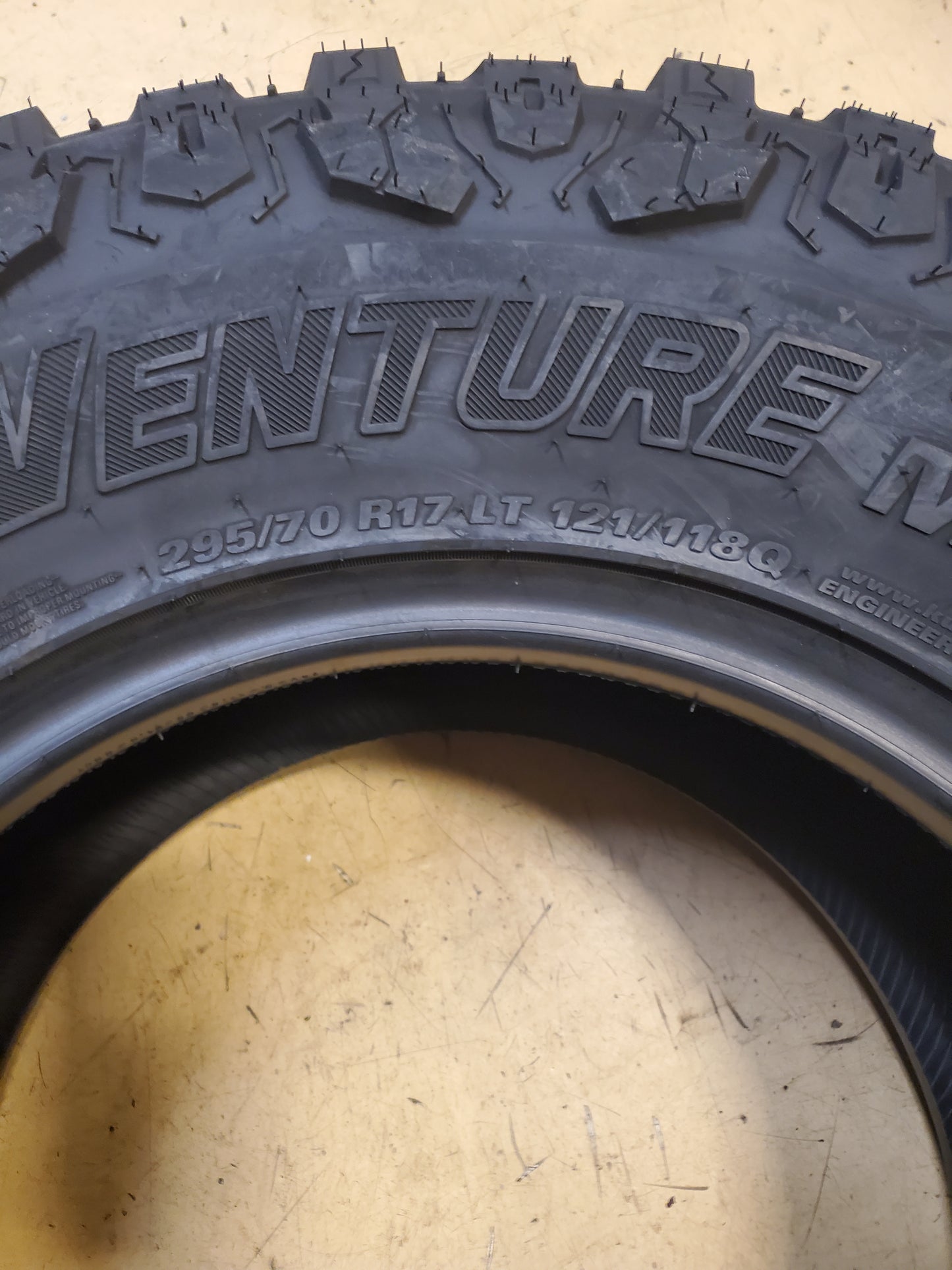 KUMHO ROAD VENTURE MT71 BSW LT 295 70 17 121/118Q 10PLY MUD TIRE 2262683