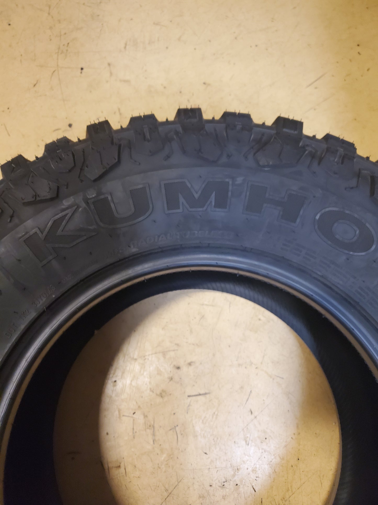 KUMHO ROAD VENTURE MT71 BSW LT 295 70 17 121/118Q 10PLY MUD TIRE 2262683