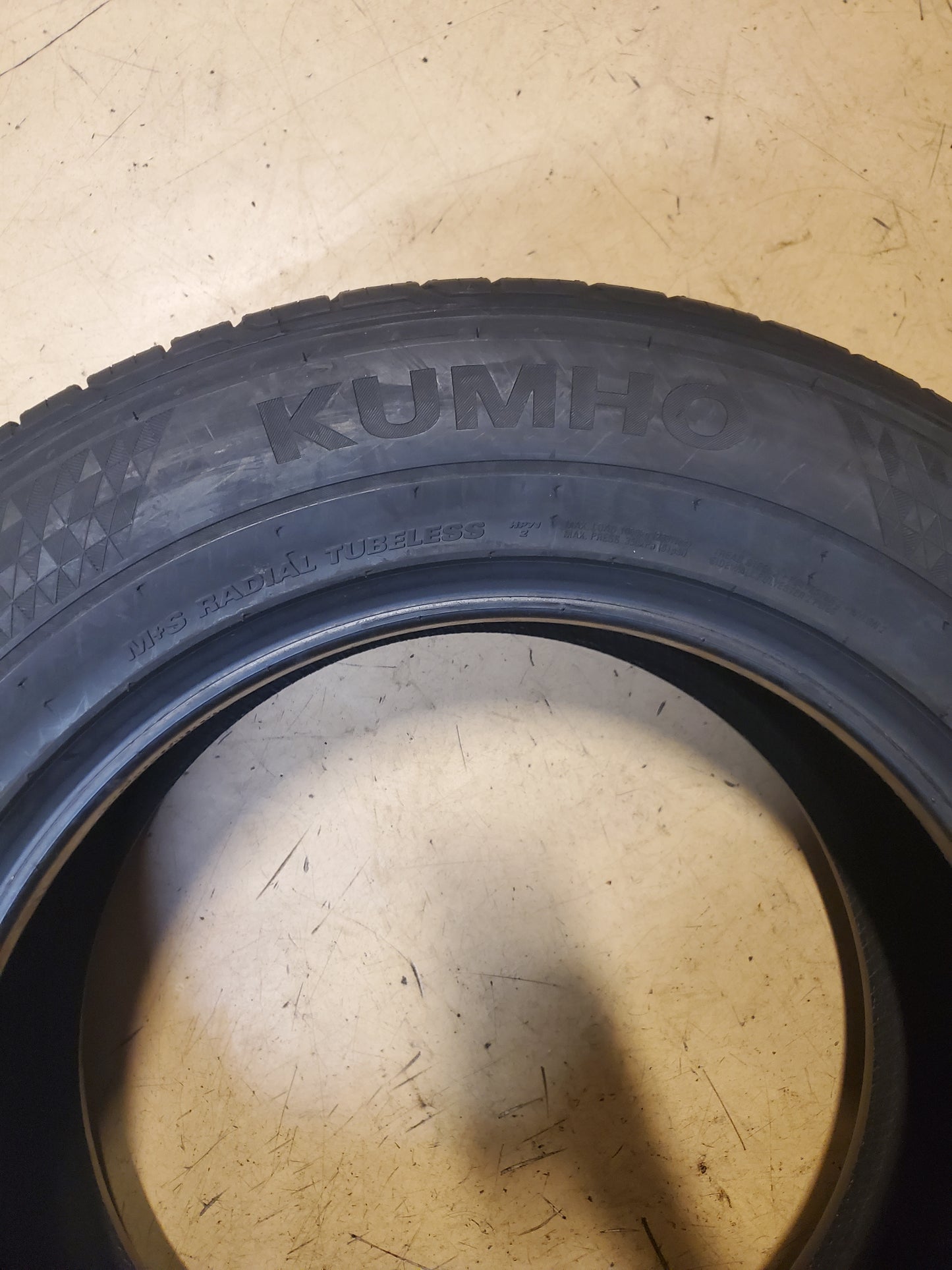 KUMHO CRUGEN HP71 BSW P 265 60 18 110V ALL SEASON TIRE 2228113