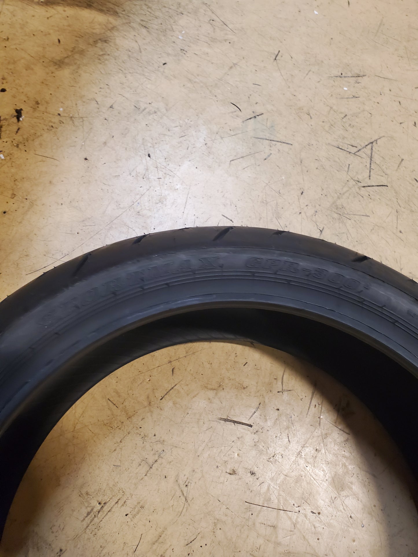 DUNLOP SPORTMAX GPR-300 190 50 17 73W REAR MOTORCYCLE TIRE 45067841
