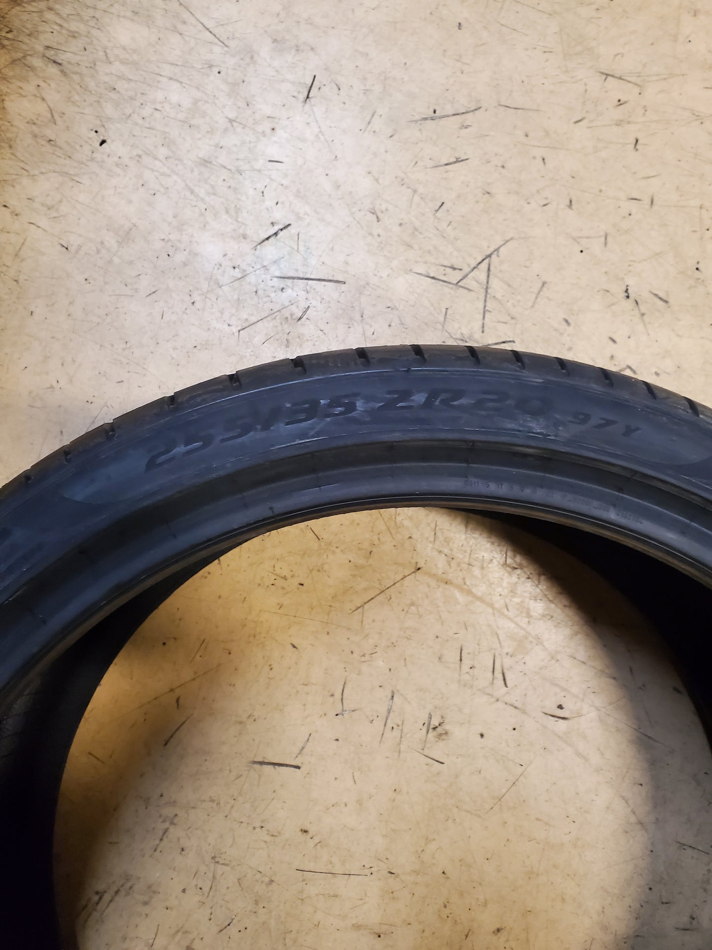 PIRELLI P ZERO (PZ4-LUXURY) BSW P 255 35 20 97Y XL UHP TIRE 2740200