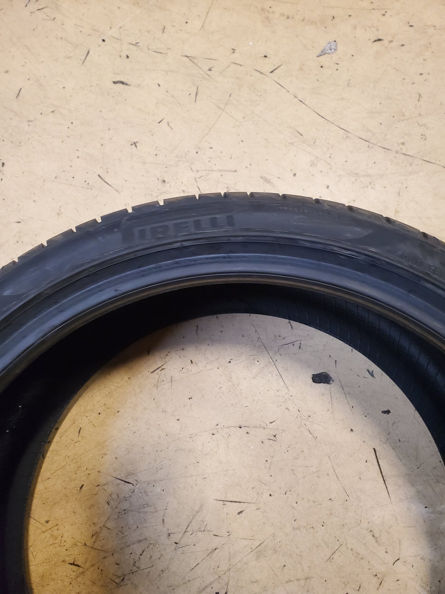 PIRELLI P ZERO (PZ4-LUXURY) BSW P 255 35 20 97Y XL UHP TIRE 2740200