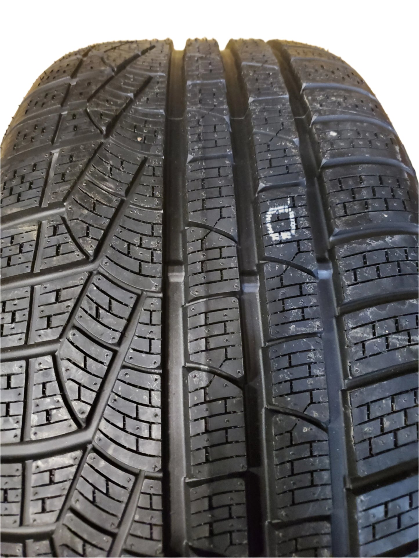 NOS PIRELLI WINTER 240 SOTTOZERO N0 BSW P 235 50 17 96V WINTER TIRE 1822500