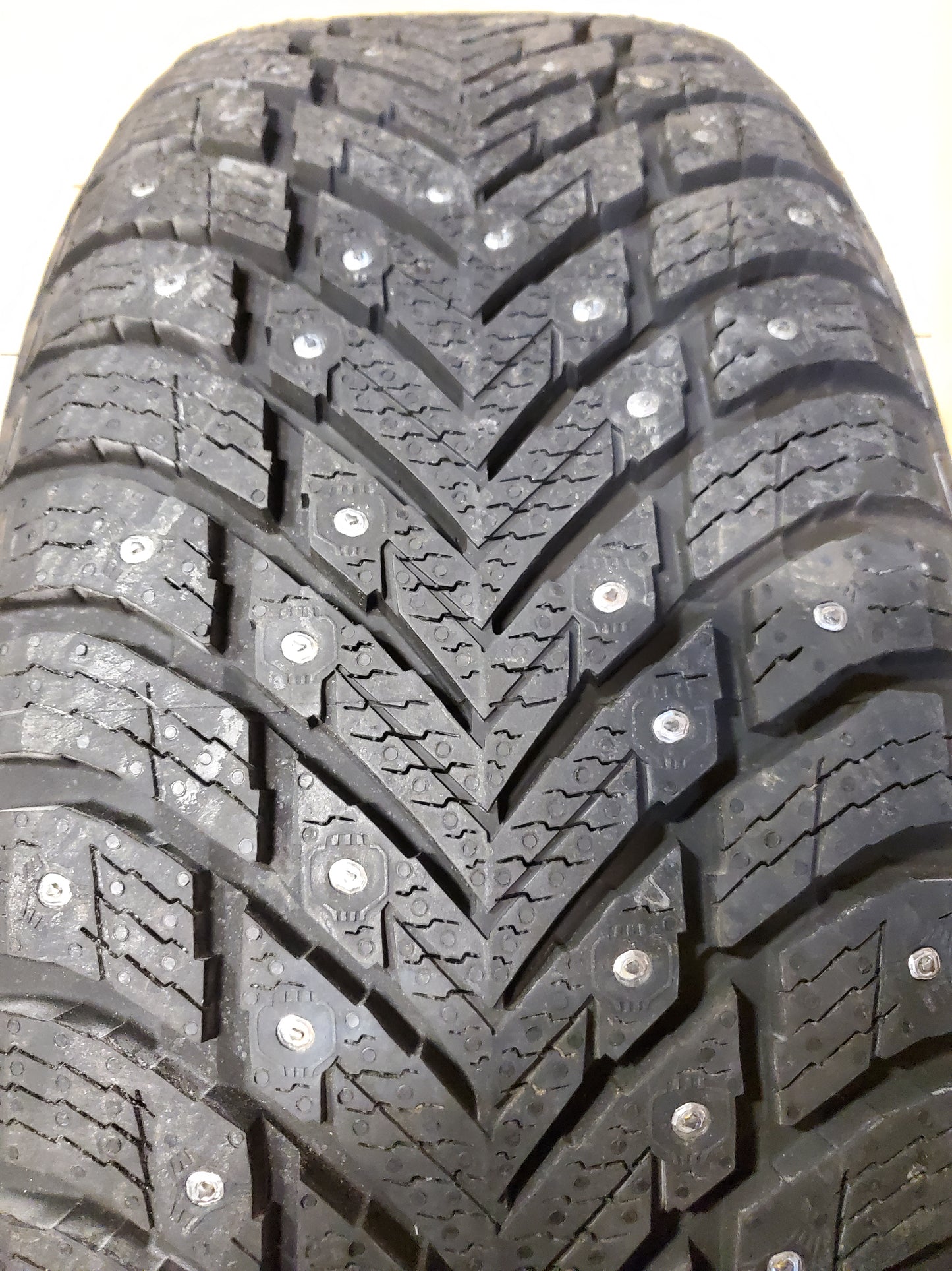 NOKIAN HAKKAPELIITTA 10 EV FOAM STUDDED P 235 50 20 104T XL WINTER TIRE TSF00012