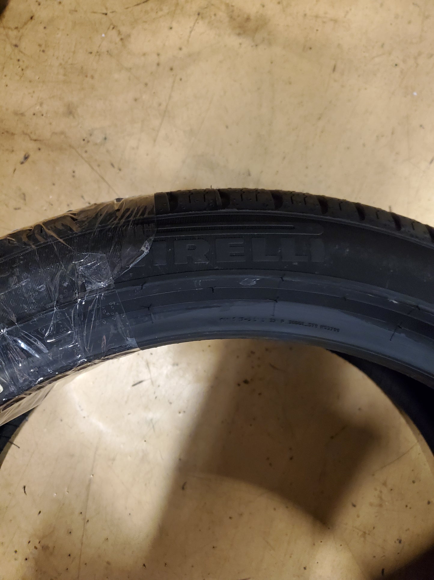 PIRELLI P ZERO ALL SEASON FOAM AO BSW P 255 40 20 101H UHP TIRE 2764100