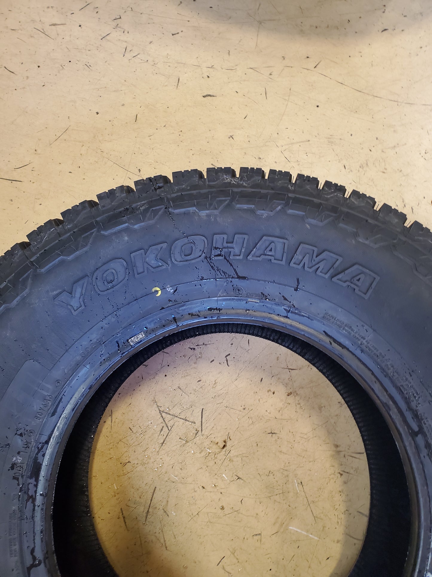 YOKOHAMA GEOLANDAR A/T4 GO18 LT 285 75 17 121/118S 10PLY TIRE 110101830