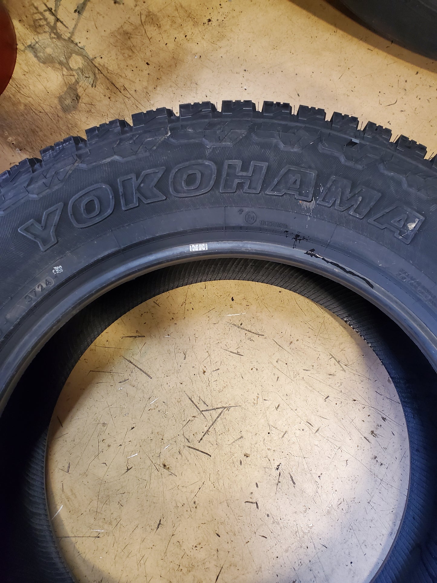 YOKOHAMA GEOLANDAR A/T4 GO18 LT 275 65 20 126/123S 10PLY TIRE 110101854
