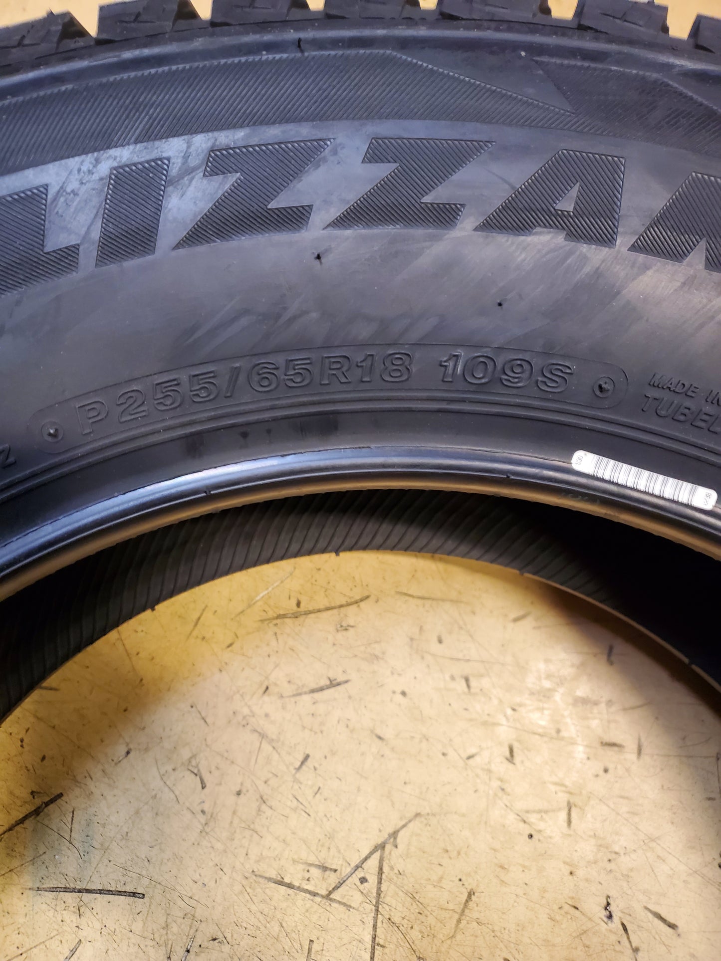 BRIDGESTONE BLIZZAK DM-V2 BSW P 255 65 18 109S WINTER TIRE 016610