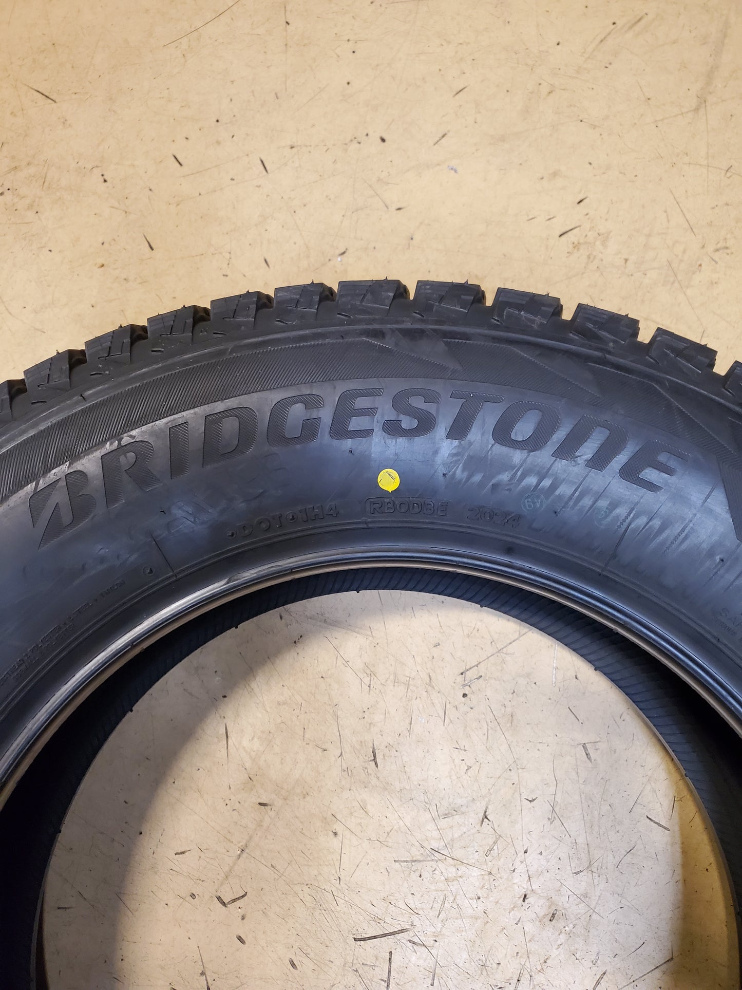 BRIDGESTONE BLIZZAK DM-V2 BSW P 255 65 18 109S WINTER TIRE 016610