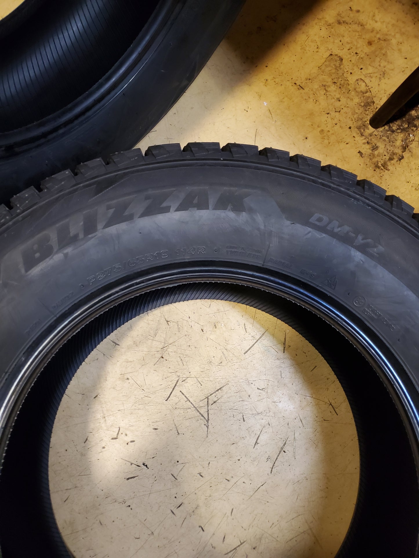 2 BRIDGESTONE BLIZZAK DM-V2 BSW P 275 65 18 114R WINTER TIRE 000406