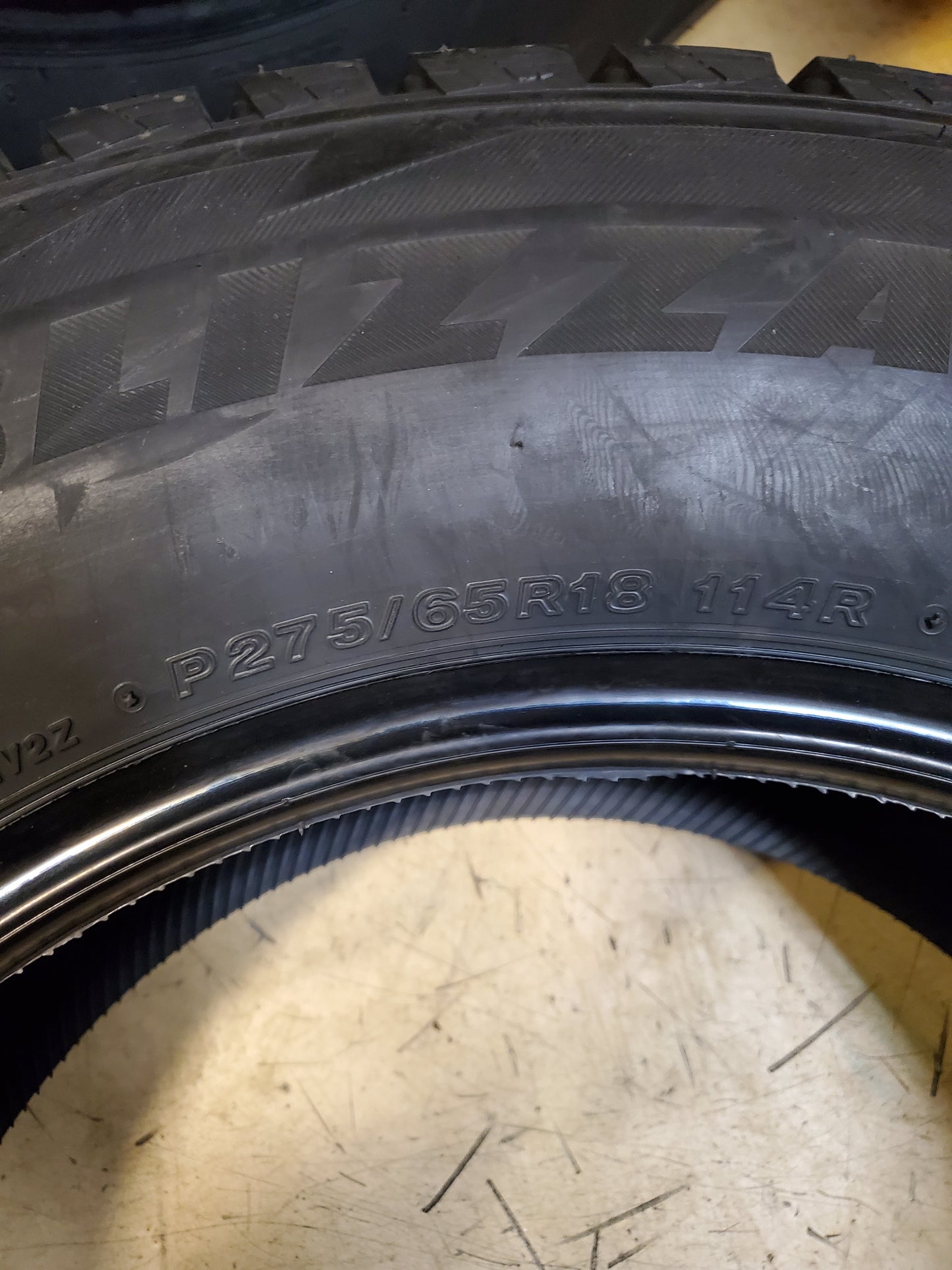 2 BRIDGESTONE BLIZZAK DM-V2 BSW P 275 65 18 114R WINTER TIRE 000406