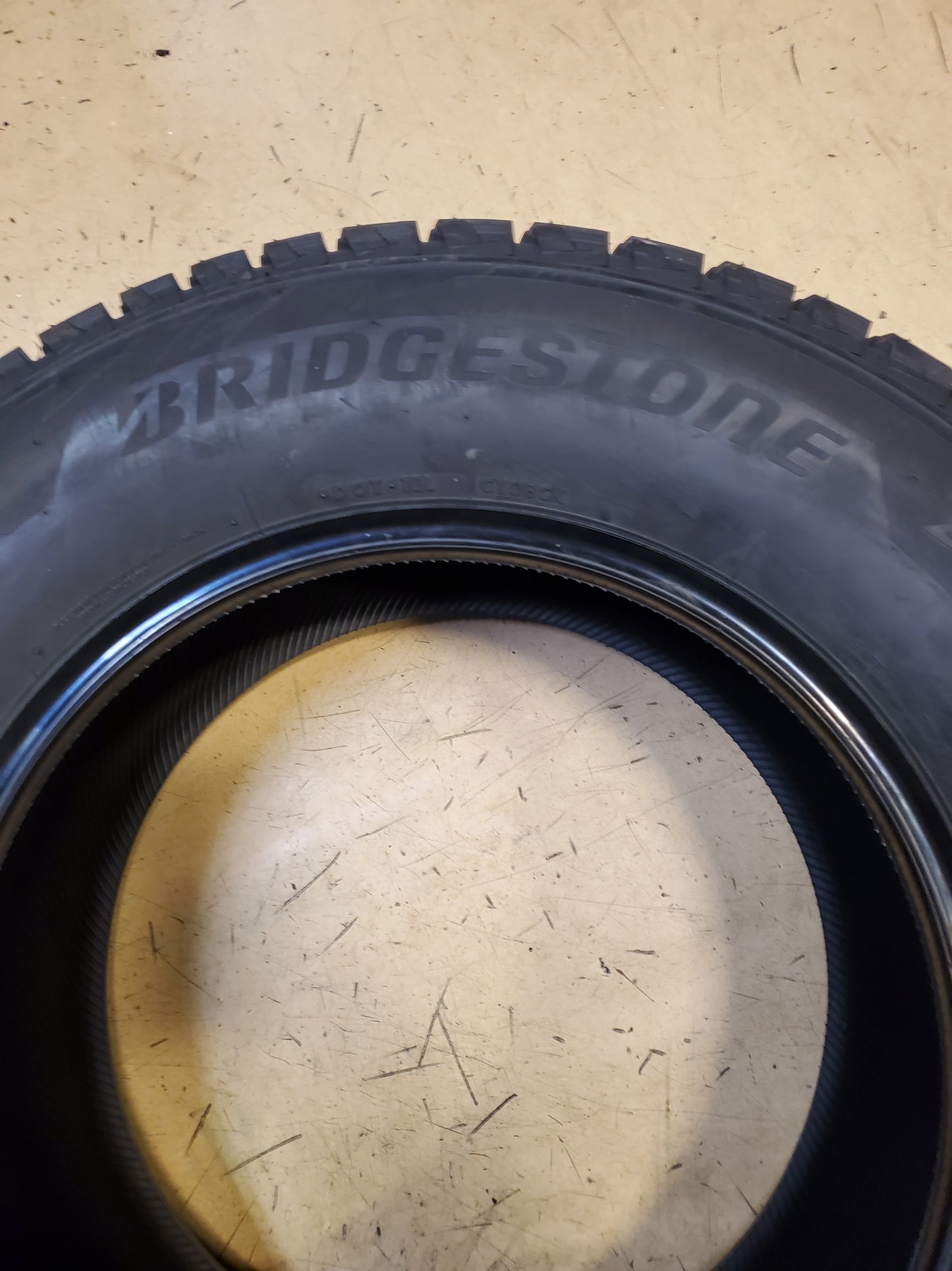 2 BRIDGESTONE BLIZZAK DM-V2 BSW P 275 65 18 114R WINTER TIRE 000406