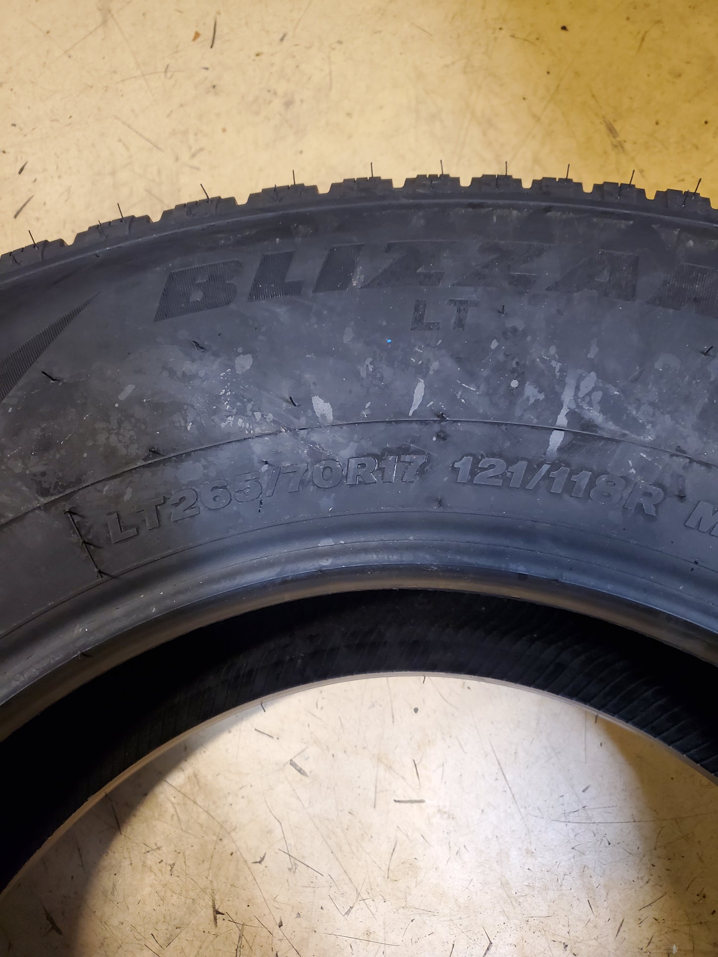 BRIDGESTONE BLIZZAK LT BSW LT 265 70 17 121/118R 10PLY WINTER TIRE 000656