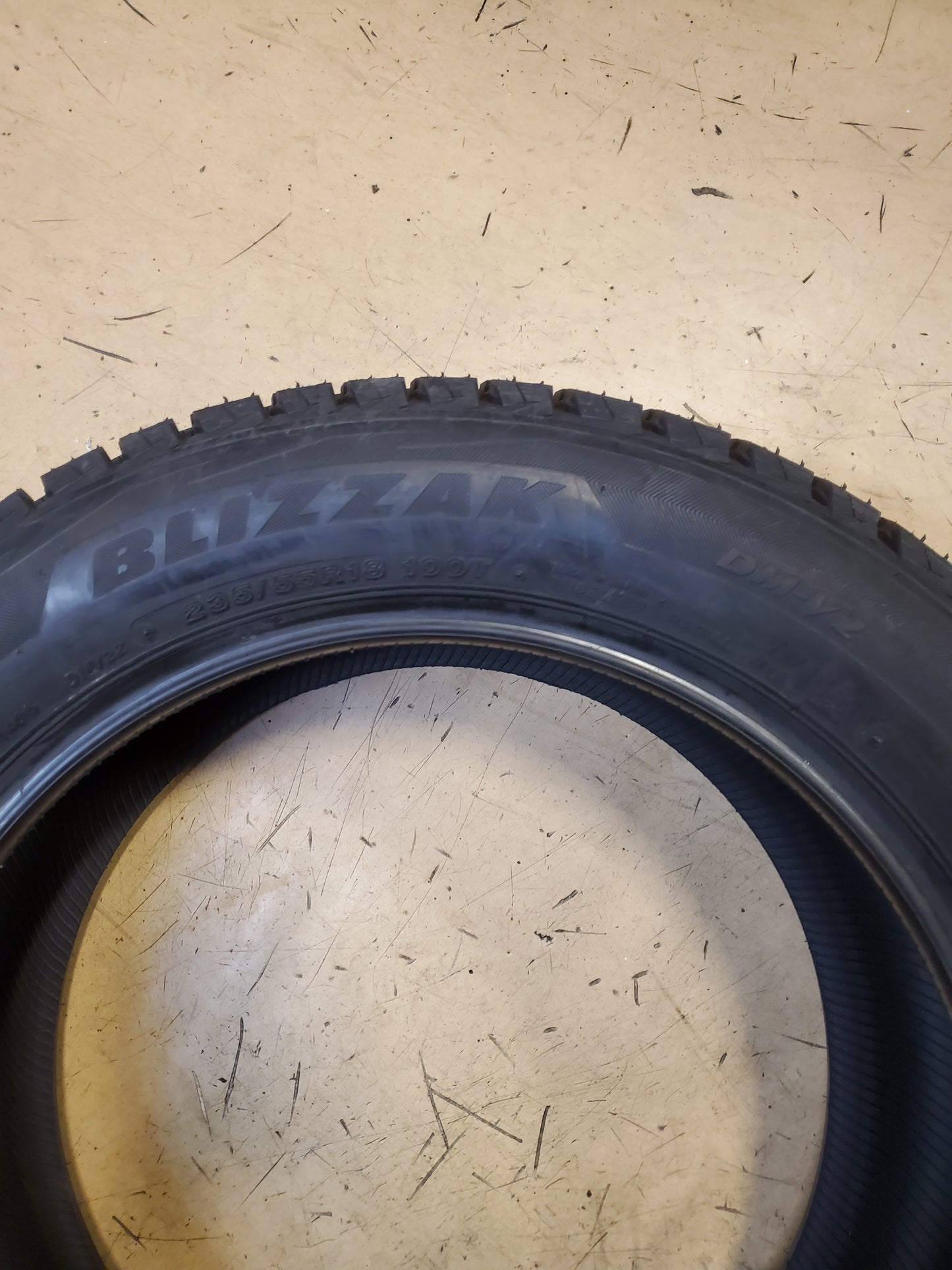 2 BRIDGESTONE BLIZZAK DM-V2 BSW P 235/55R18 100T WINTER TIRE 015726