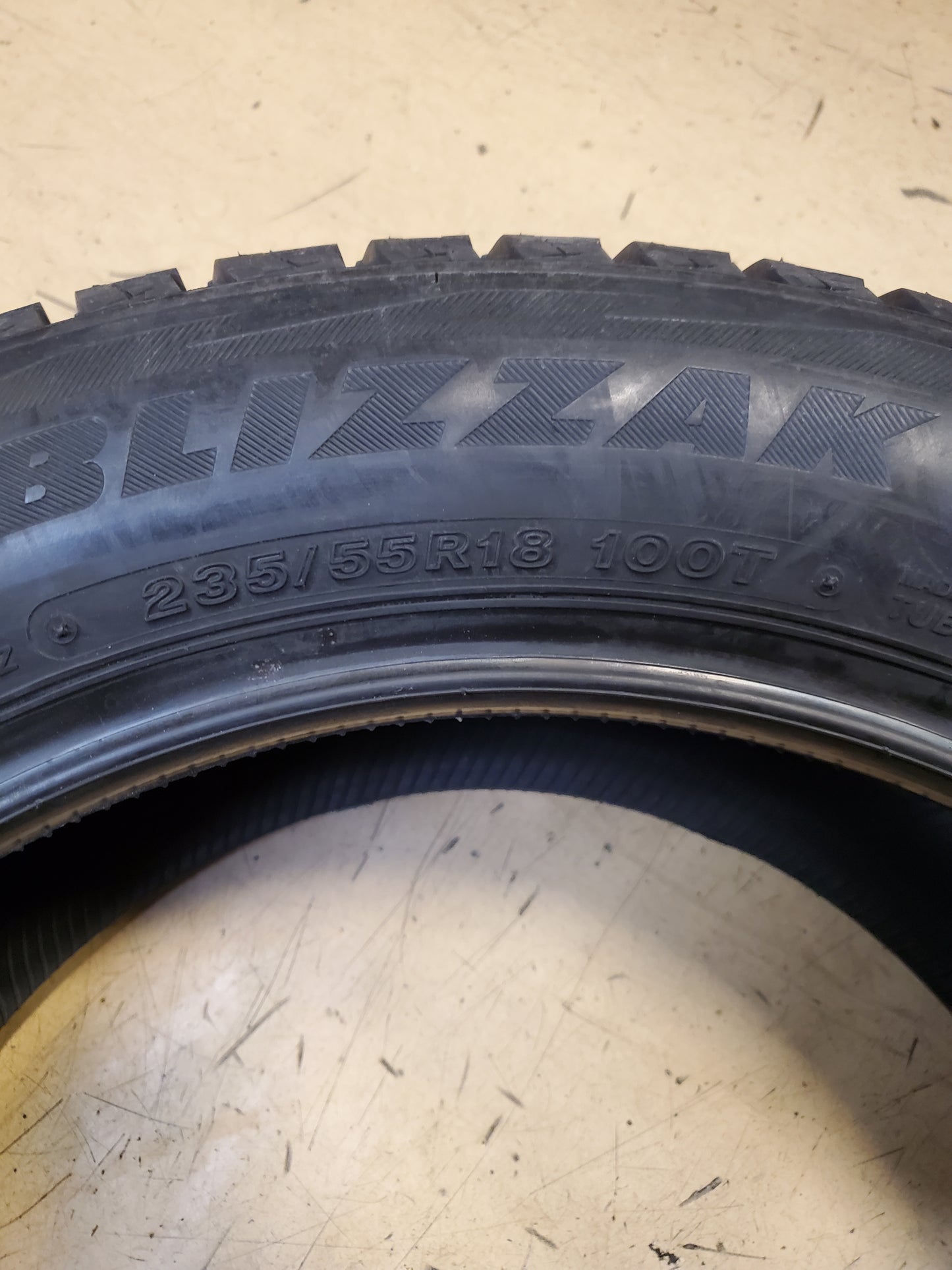 2 BRIDGESTONE BLIZZAK DM-V2 BSW P 235/55R18 100T WINTER TIRE 015726