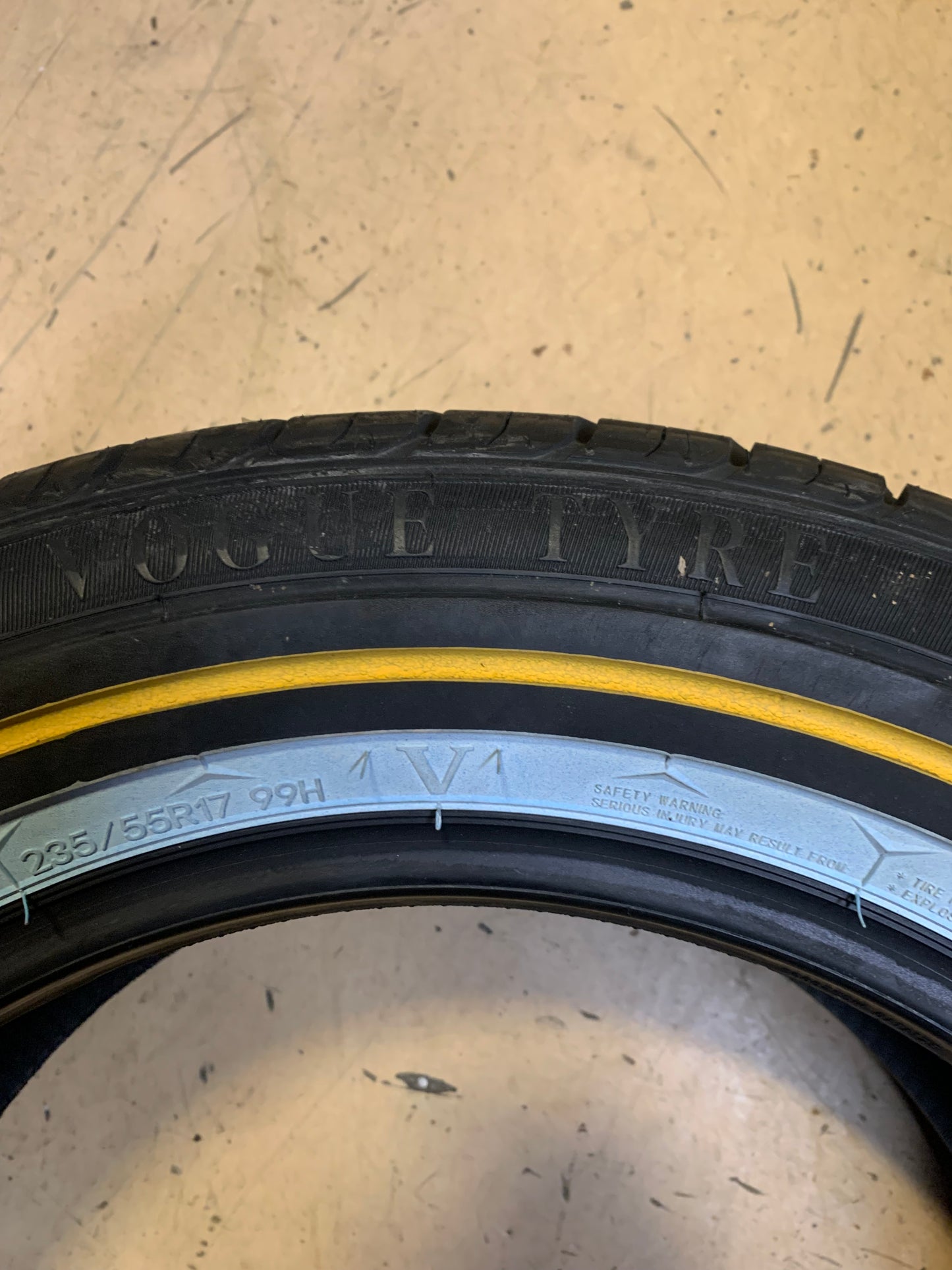 VOGUE CUSTOM BUILT RADIAL WG P 235 55 17 99H ALL SEASON TIRE 03080931