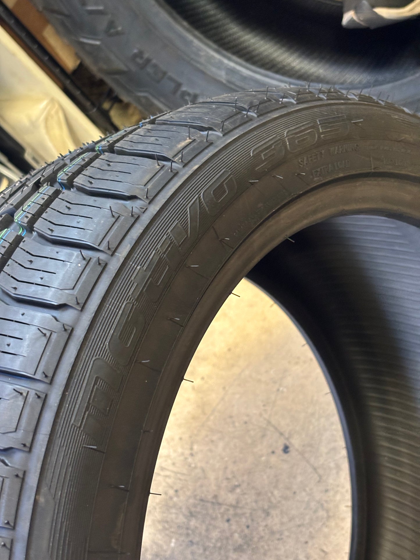 NITTO MOTIVO 365 BSW P 255 40 18 99W XL ALL WEATHER TIRE 261630