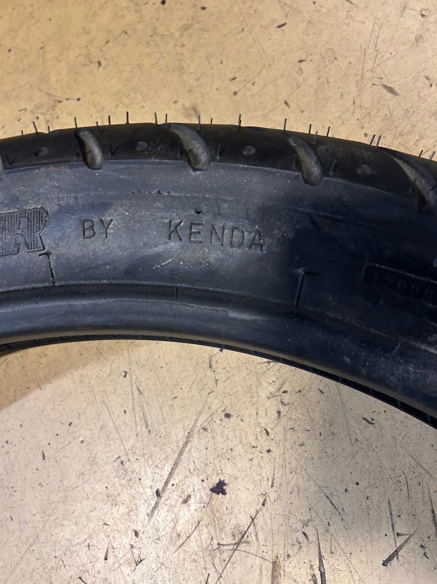 NOS KENDA CHALLENGER BSW 90 100 21 57H FRONT MOTORCYCLE TIRE 046572104C1